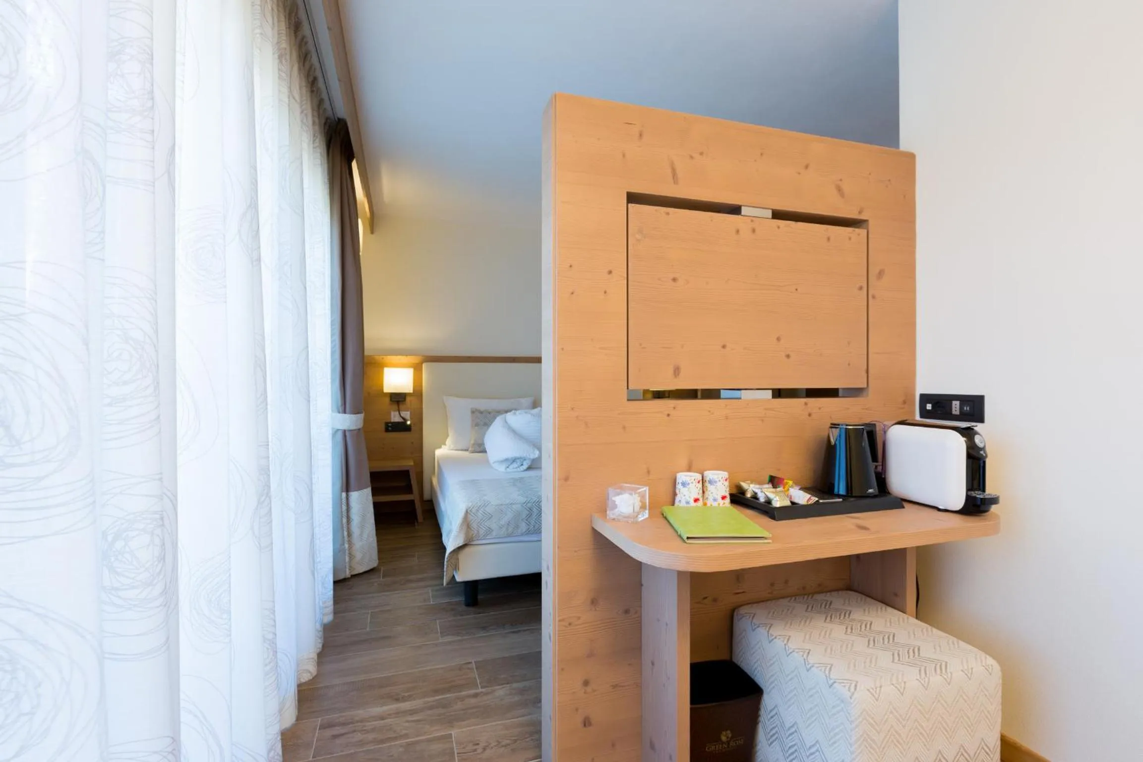 Shower in Green Rose