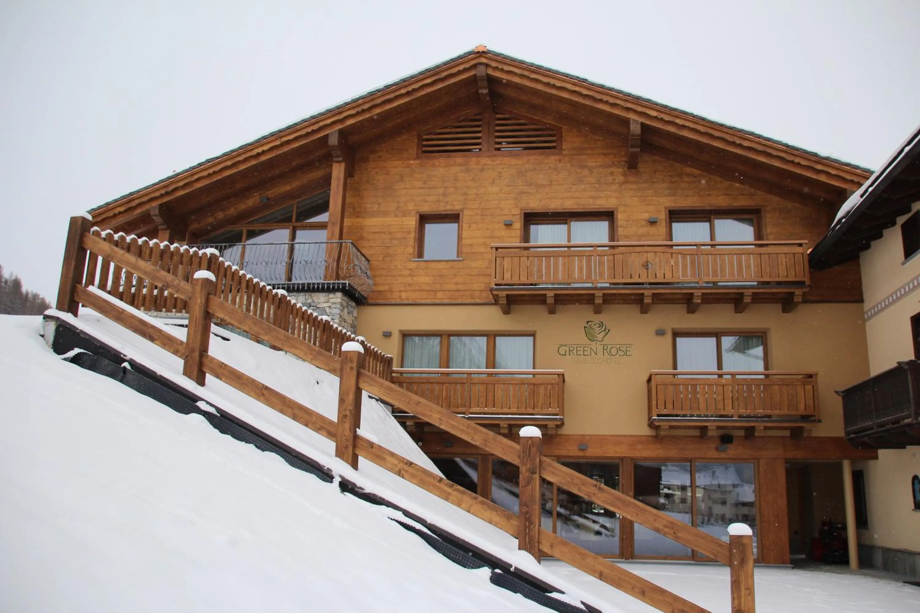 Facade/entrance in Green Rose