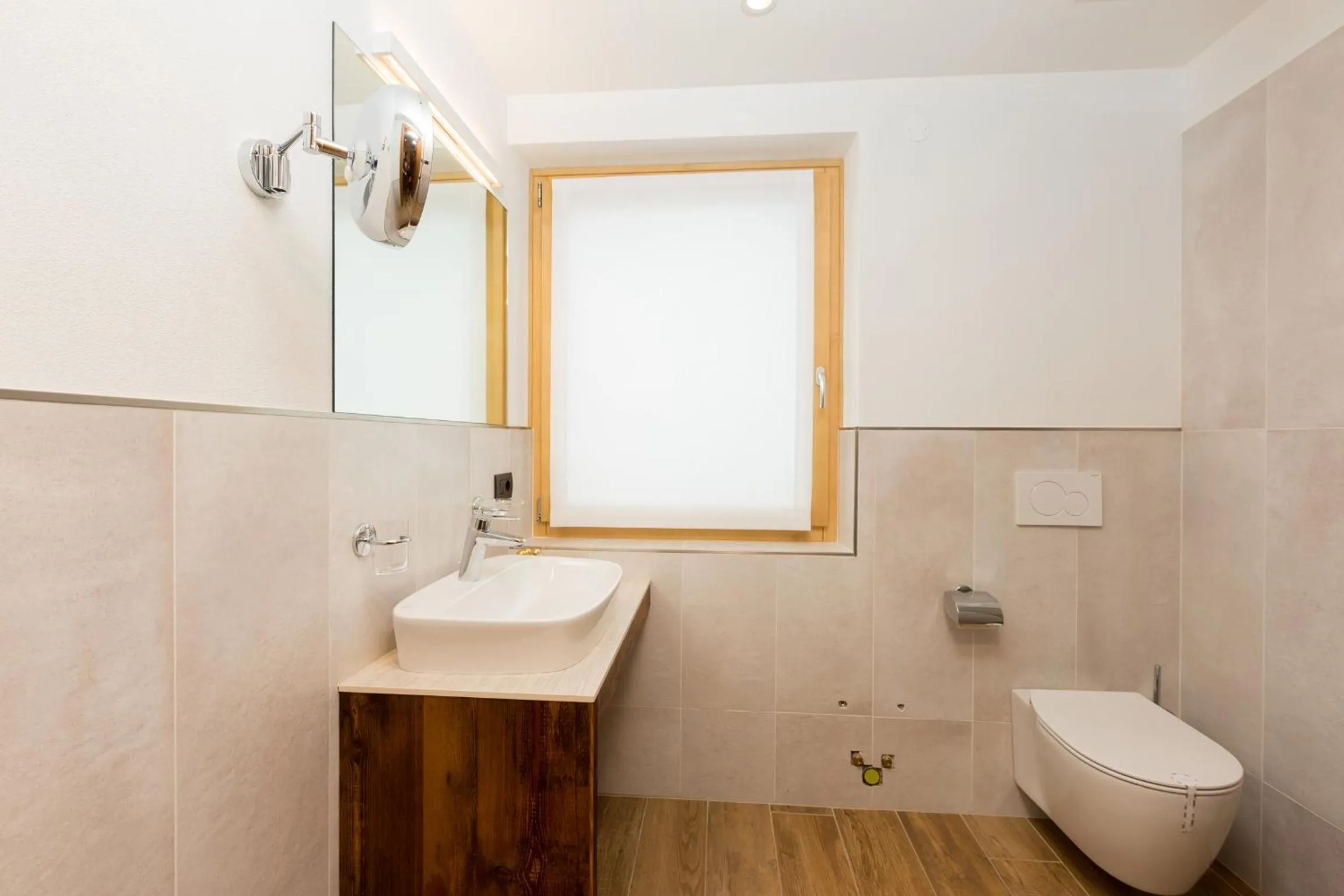 Shower in Green Rose