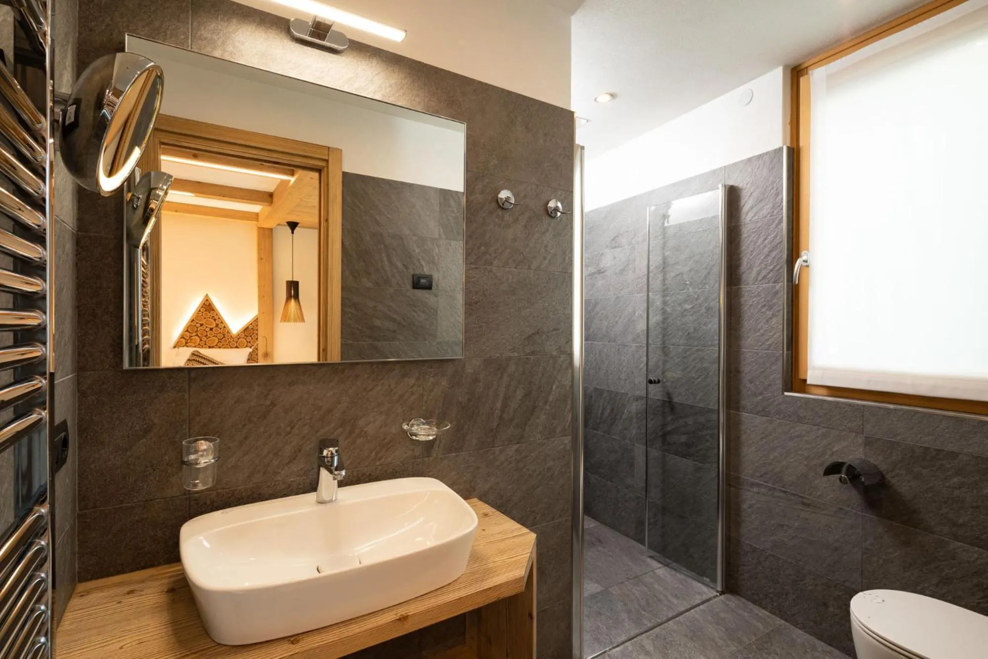 Bathroom in Green Rose