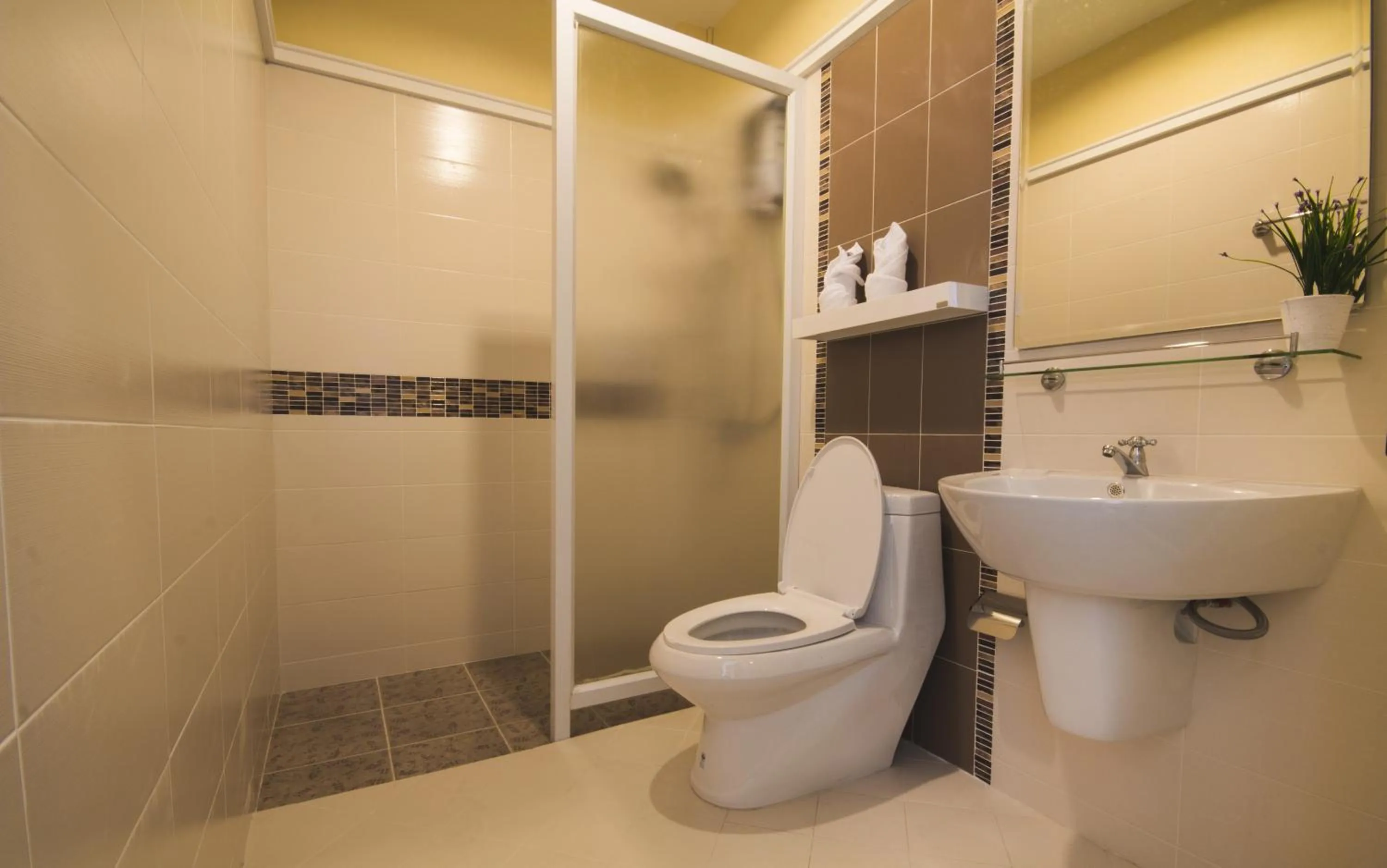 Shower in Crystal Nongkhai Hotel