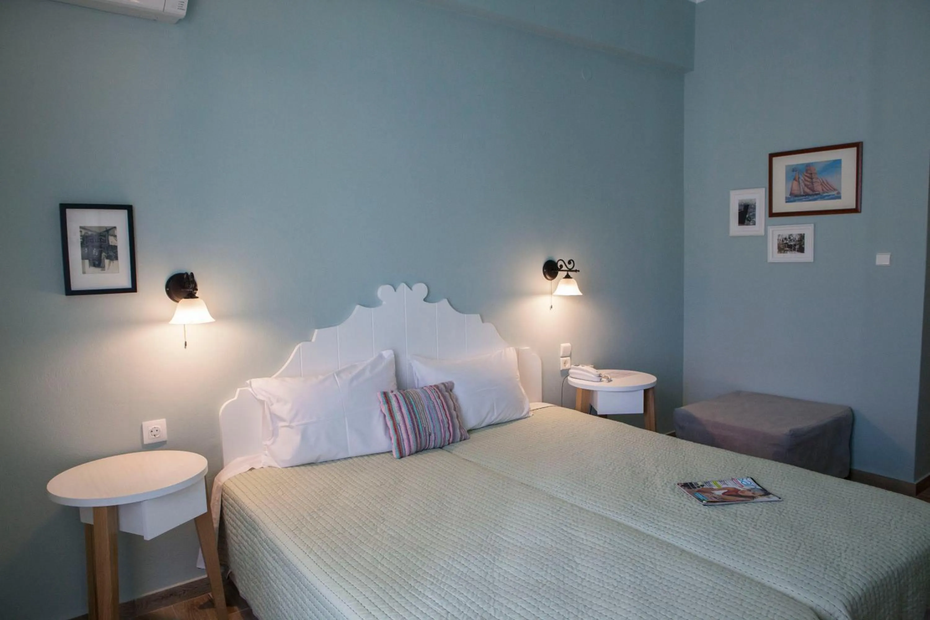 Bedroom in 7 Brothers Hotel