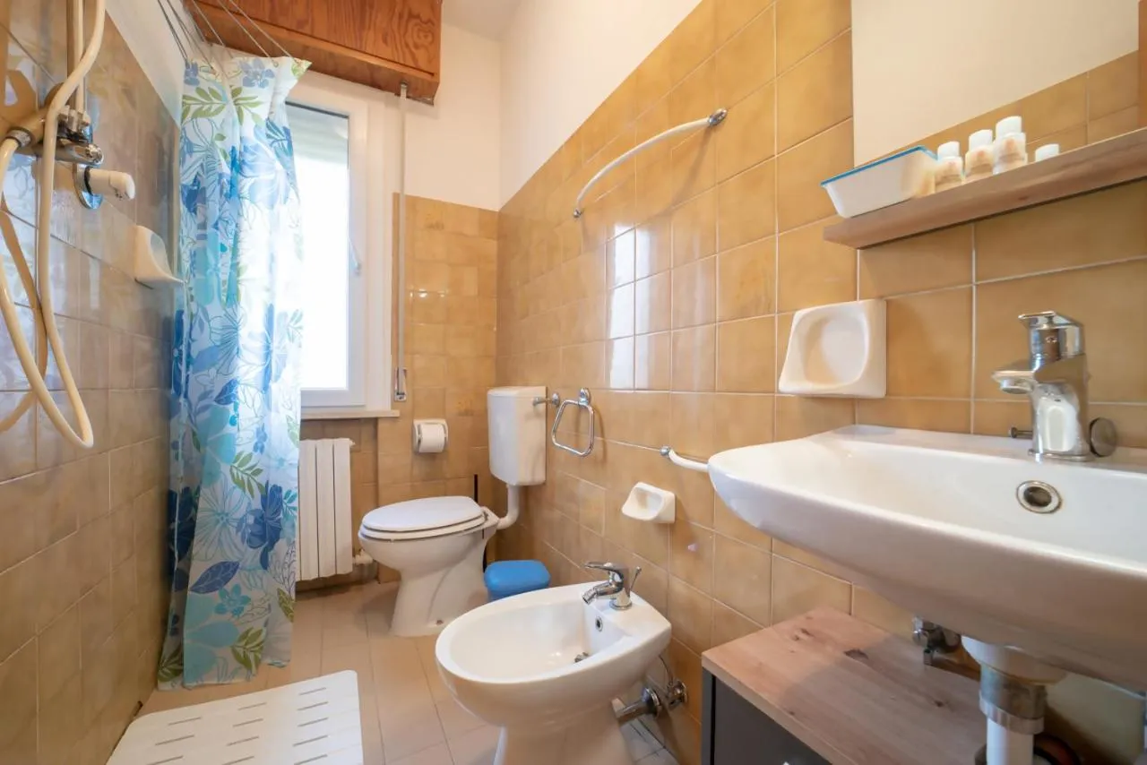 Shower in Azzurro lido adriano vista mare