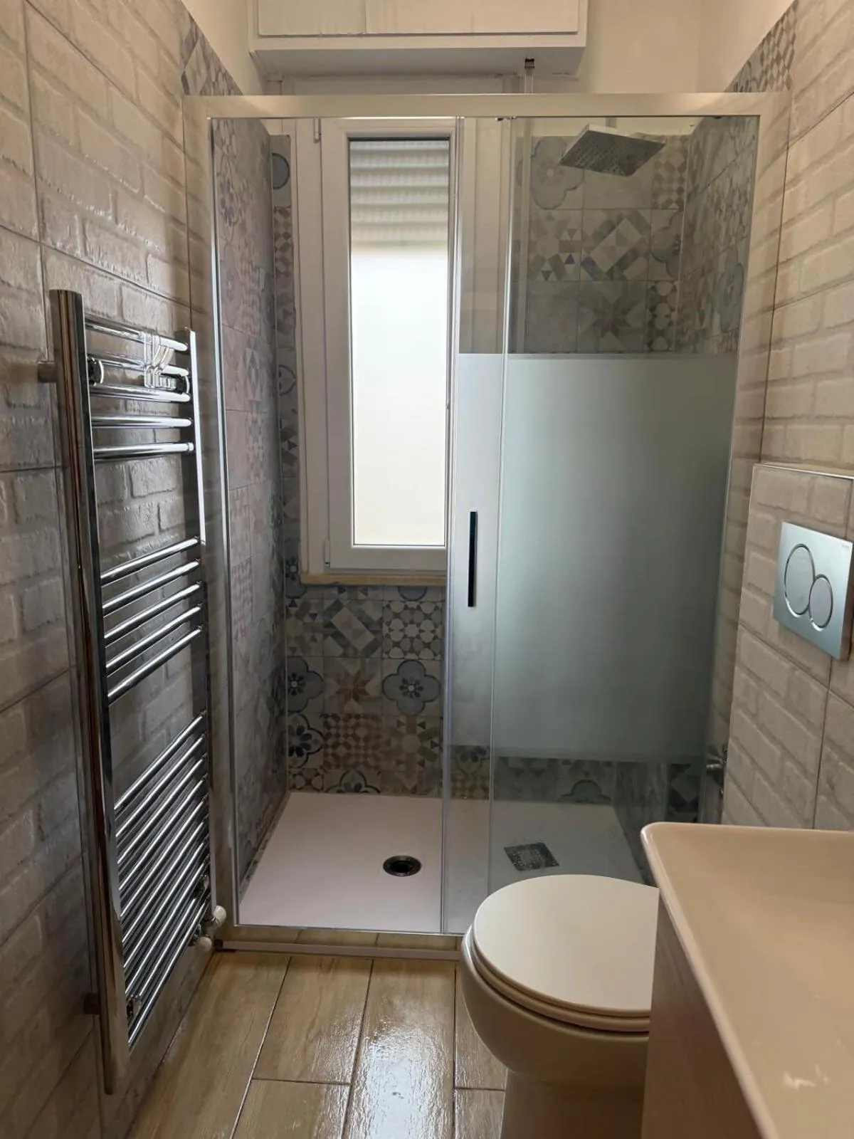 Shower in AZZURRO LIDO ADRIANO VISTA MARE