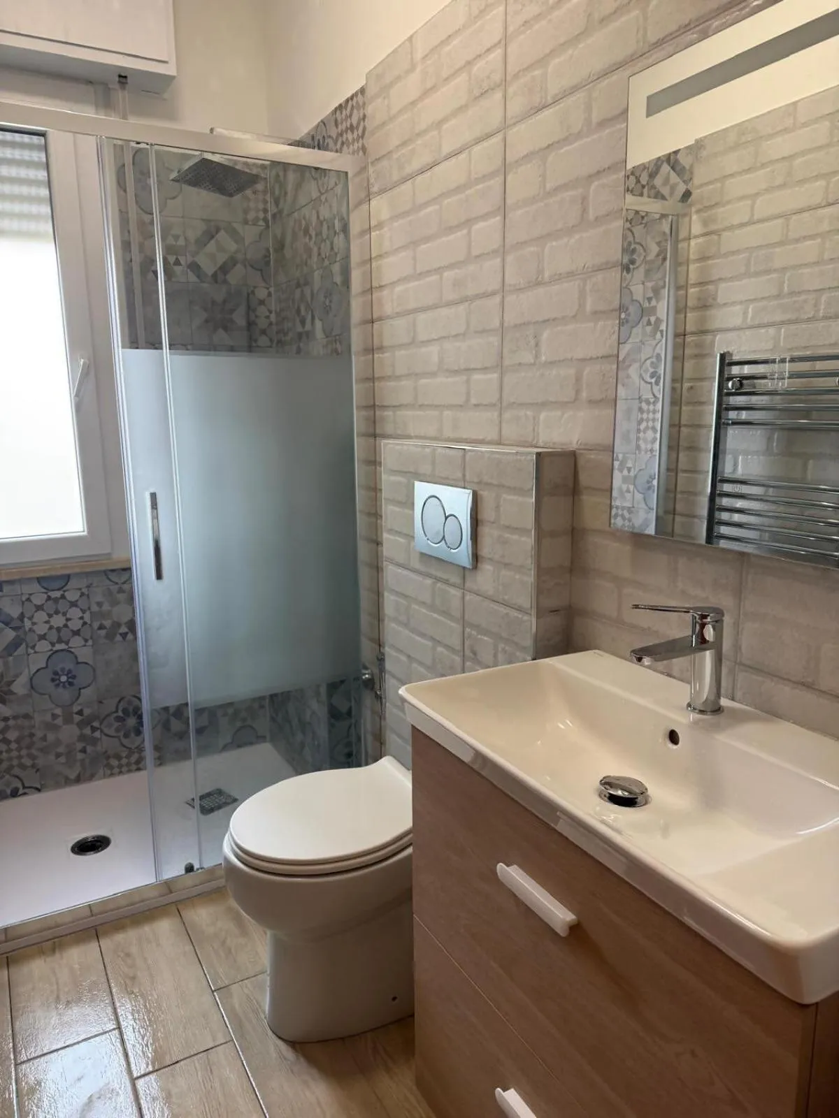 Shower in AZZURRO LIDO ADRIANO VISTA MARE