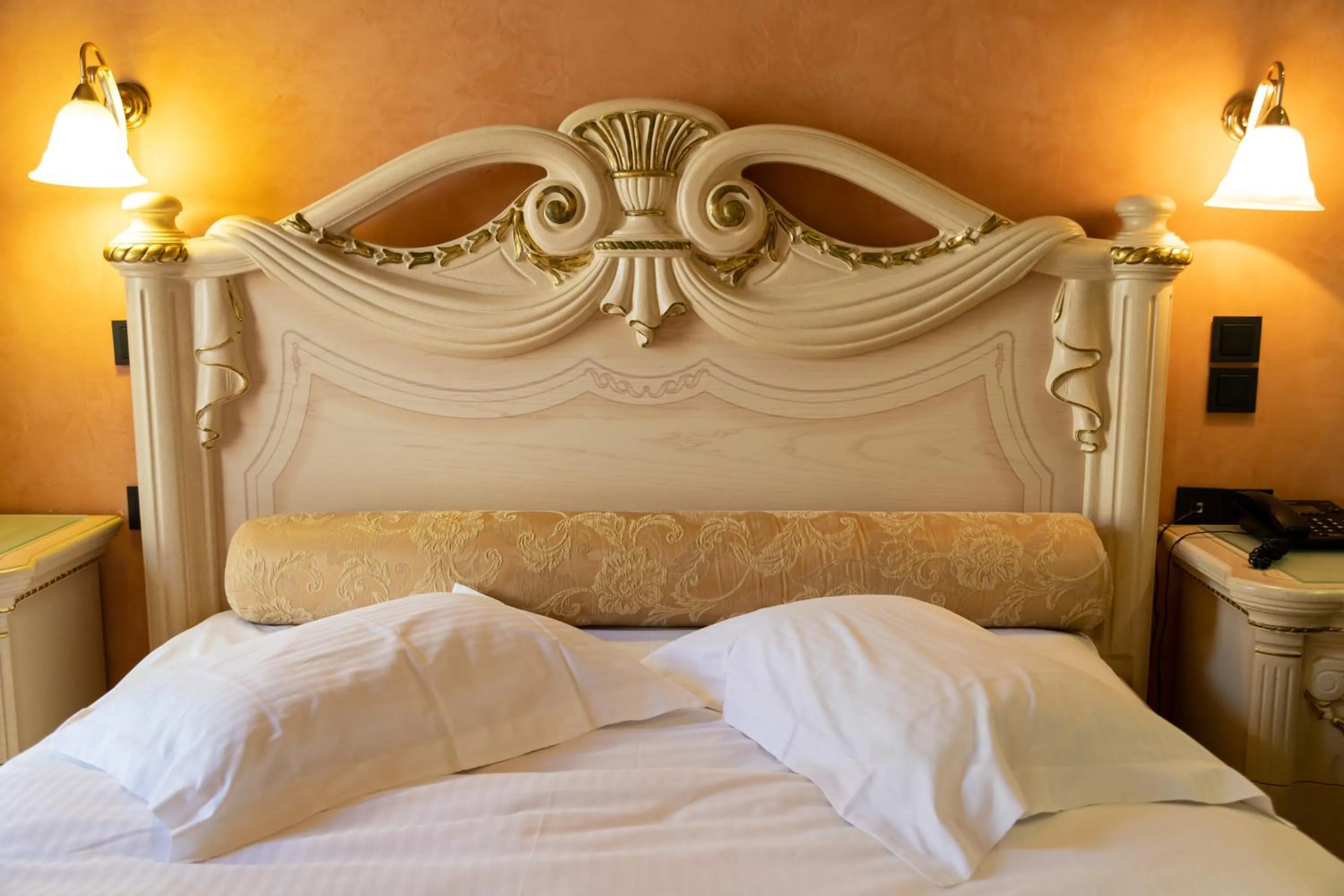Bed in Anastazia Luxury Suites & Spa