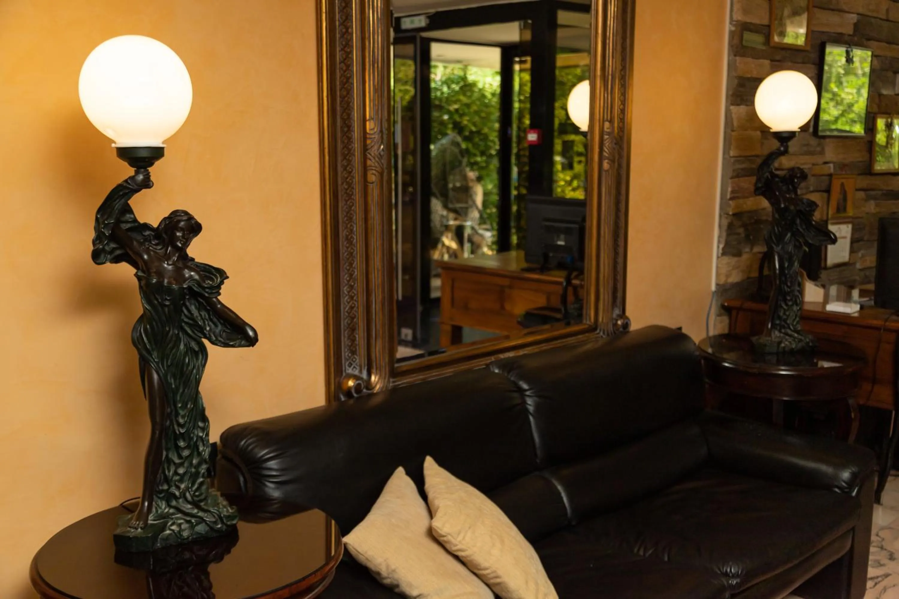 Lobby or reception in Anastazia Luxury Suites & Spa