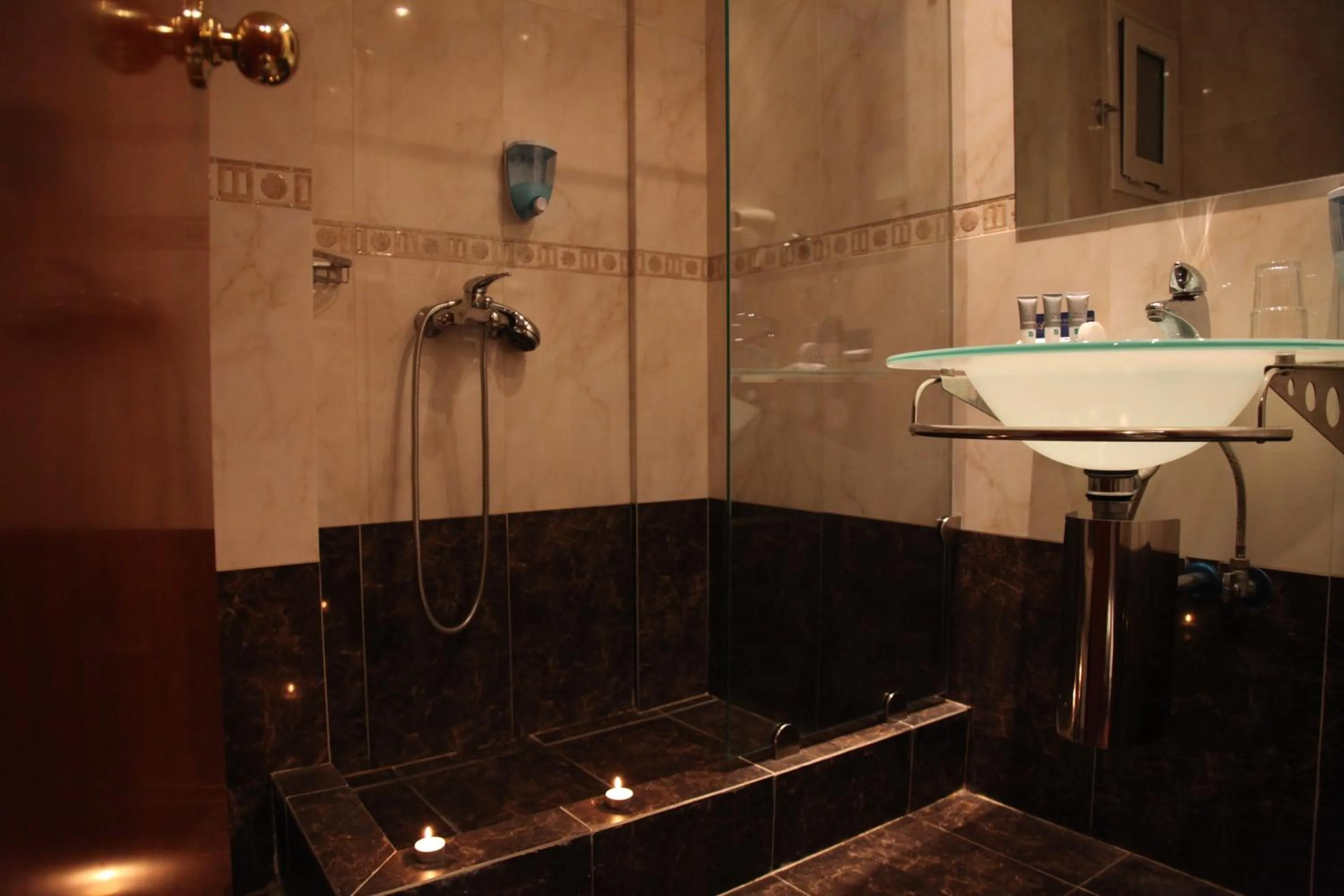 Photo of the whole room in Anastazia Luxury Suites & Spa