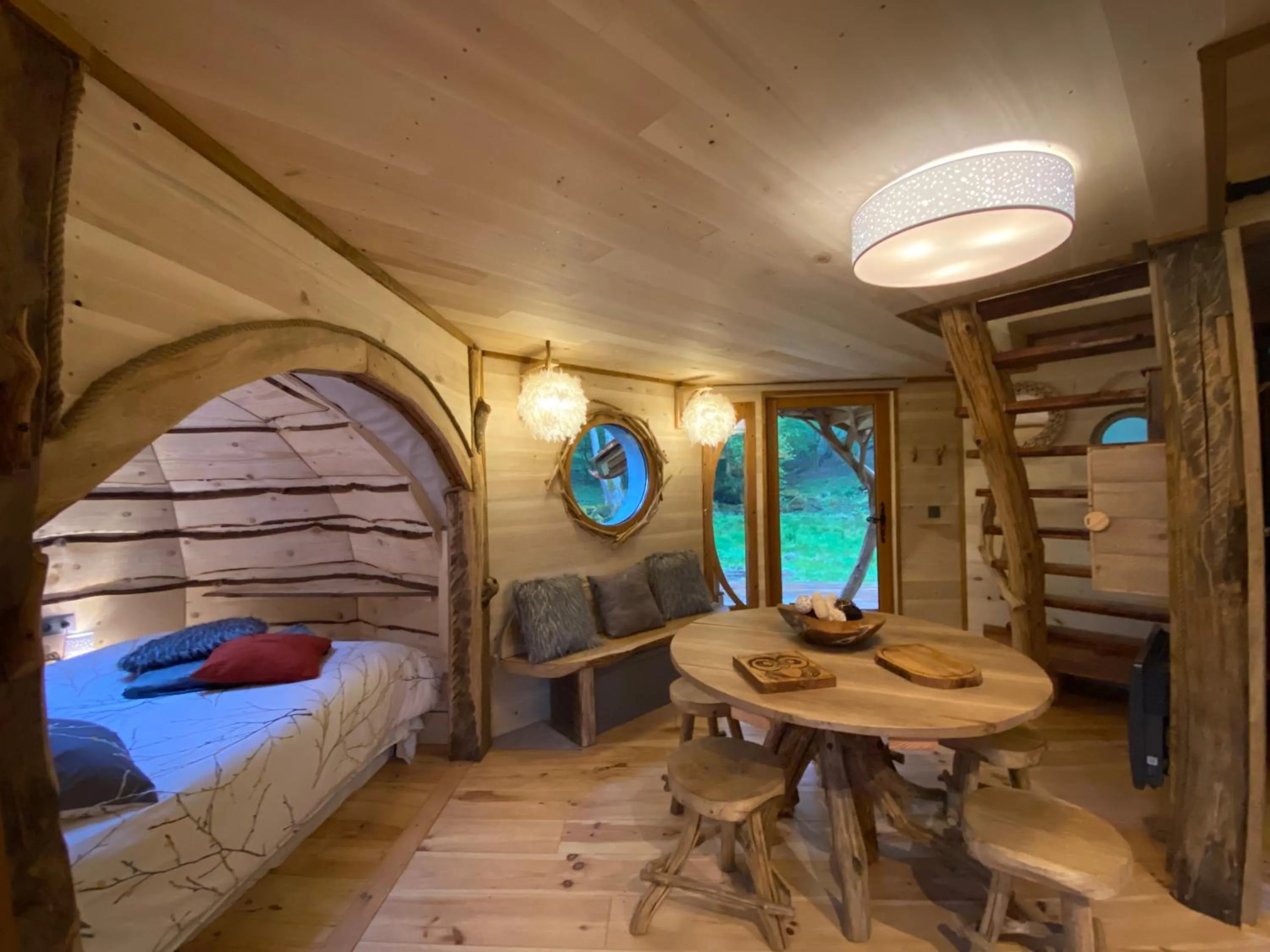 Photo of the whole room, Bed in Les Cabanes De Pyrene