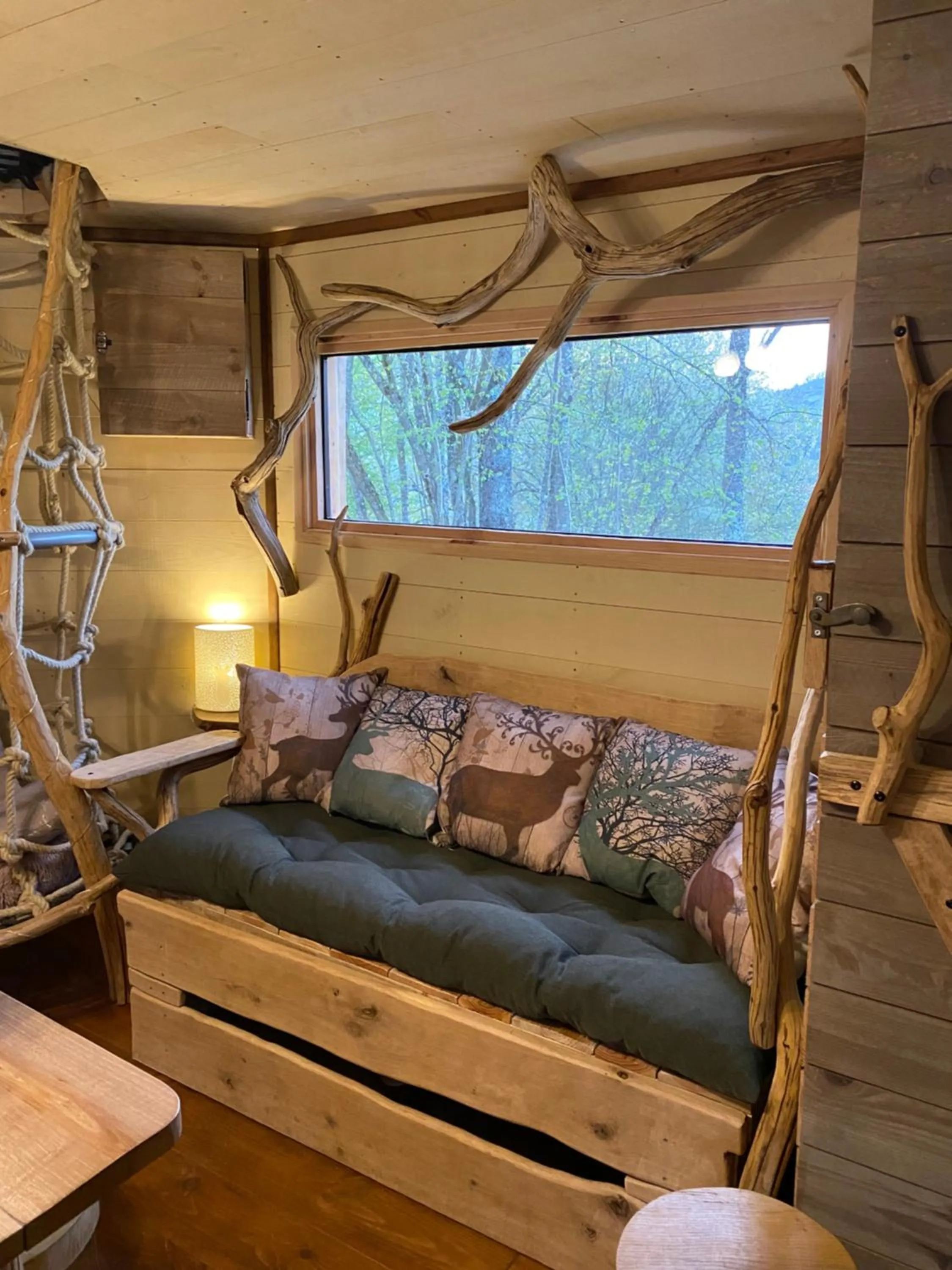 Living room, Bed in Les Cabanes De Pyrene