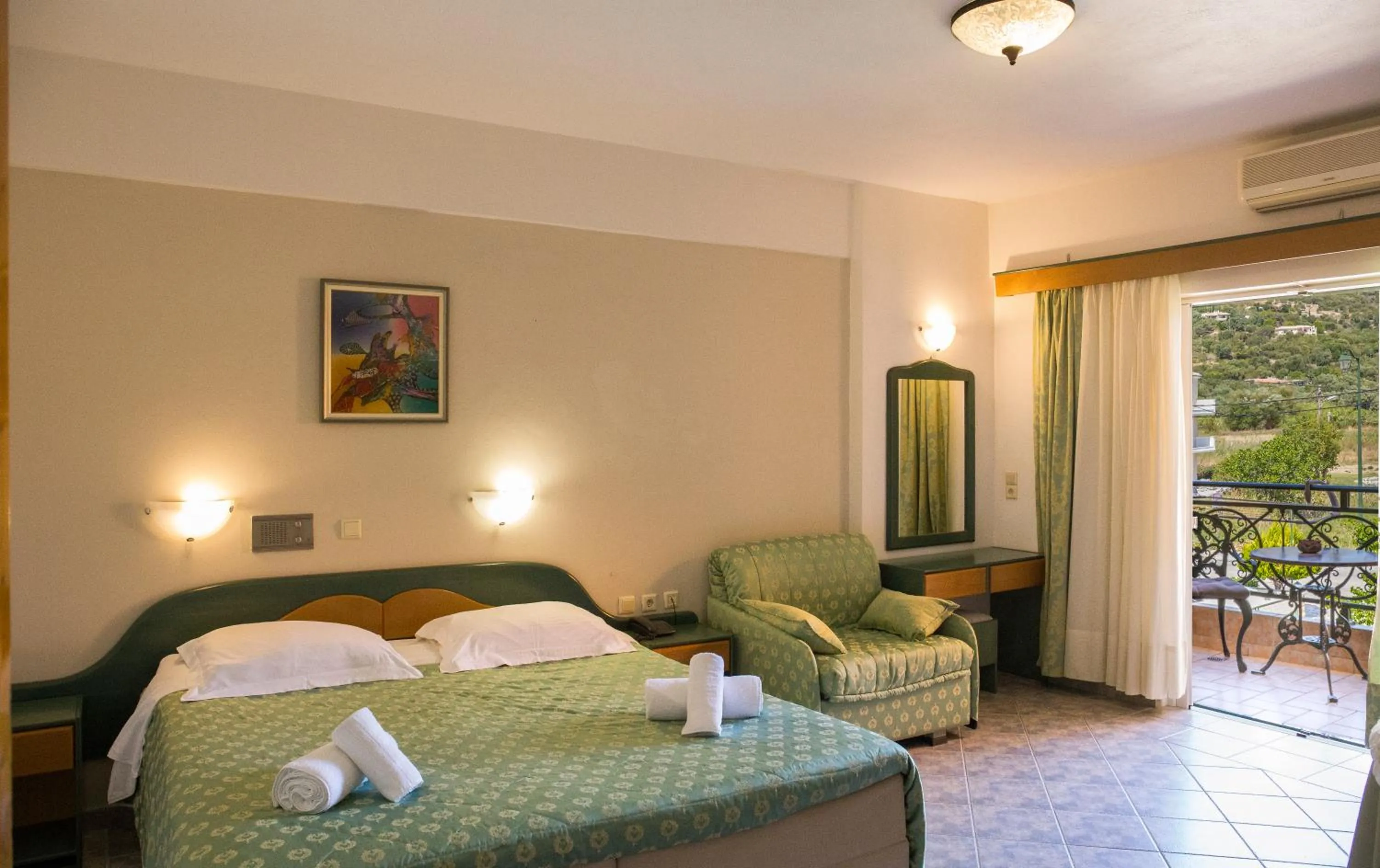 Photo of the whole room, Bed in Hotel Odeon