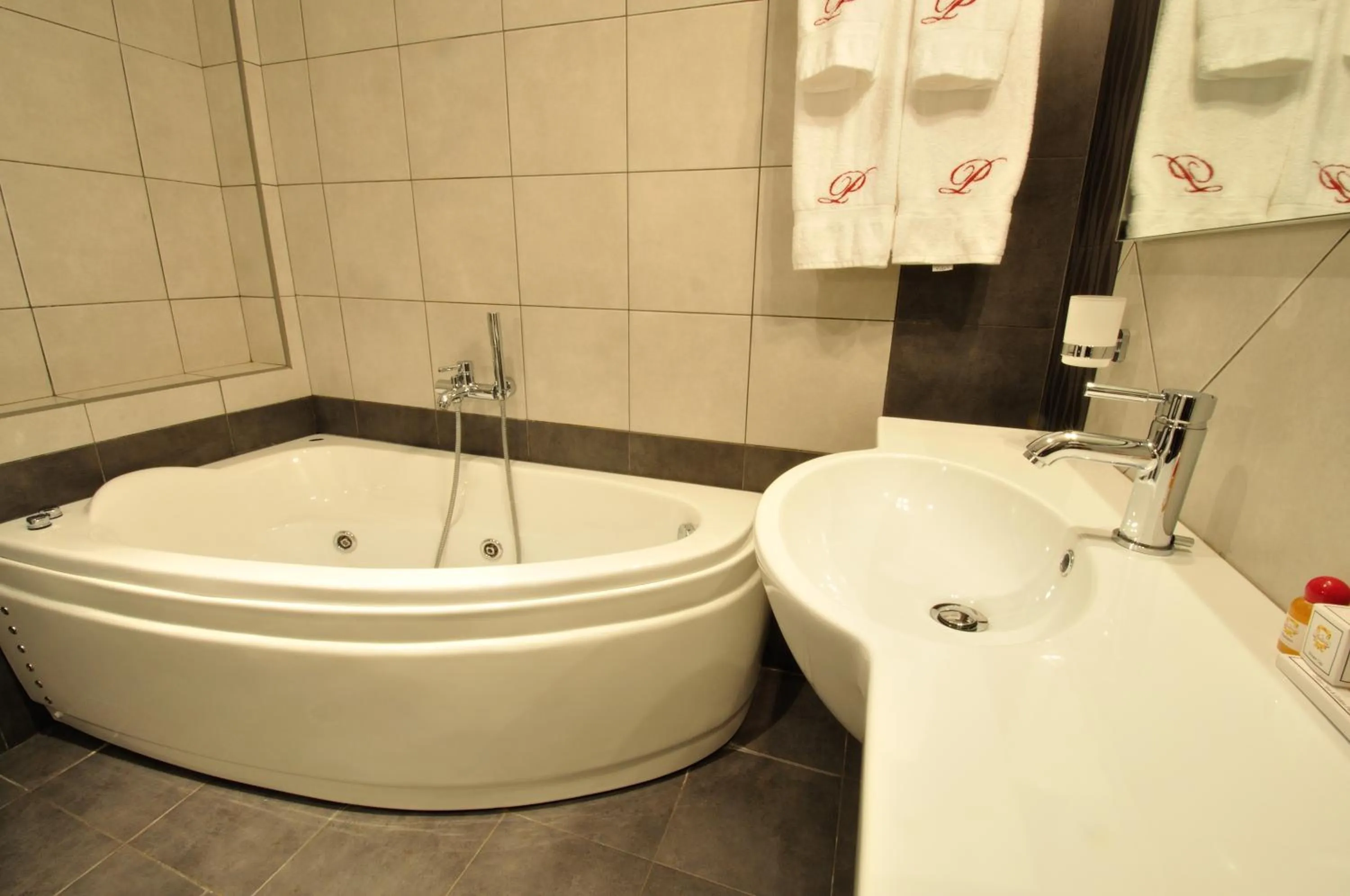 Bathroom in il Palazzo Rooms & Suites