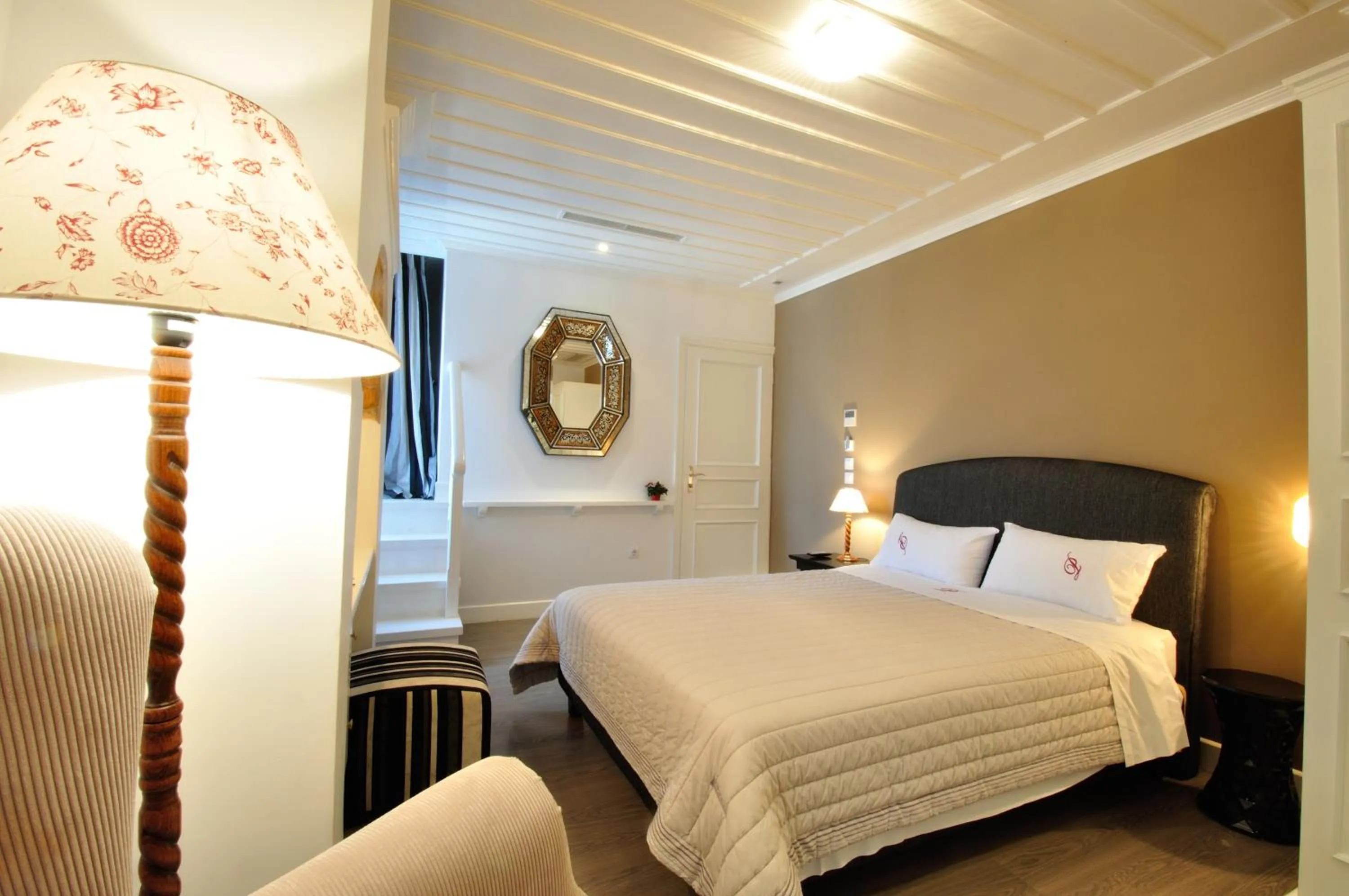 Photo of the whole room, Bed in il Palazzo Rooms & Suites