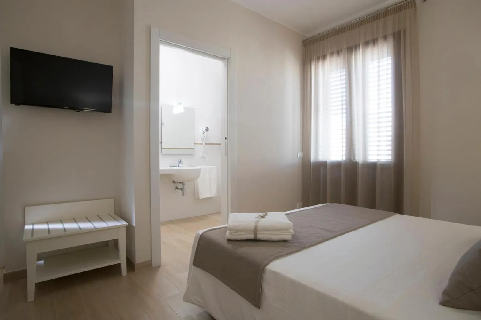 Property building, Bed in Nesea Bed and Breakfast