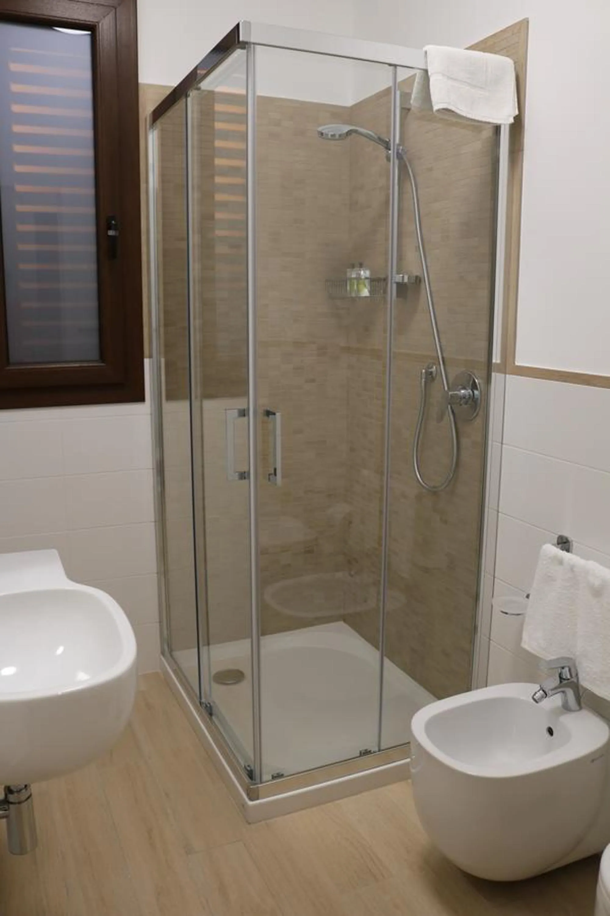Shower in Nesea Bed and Breakfast