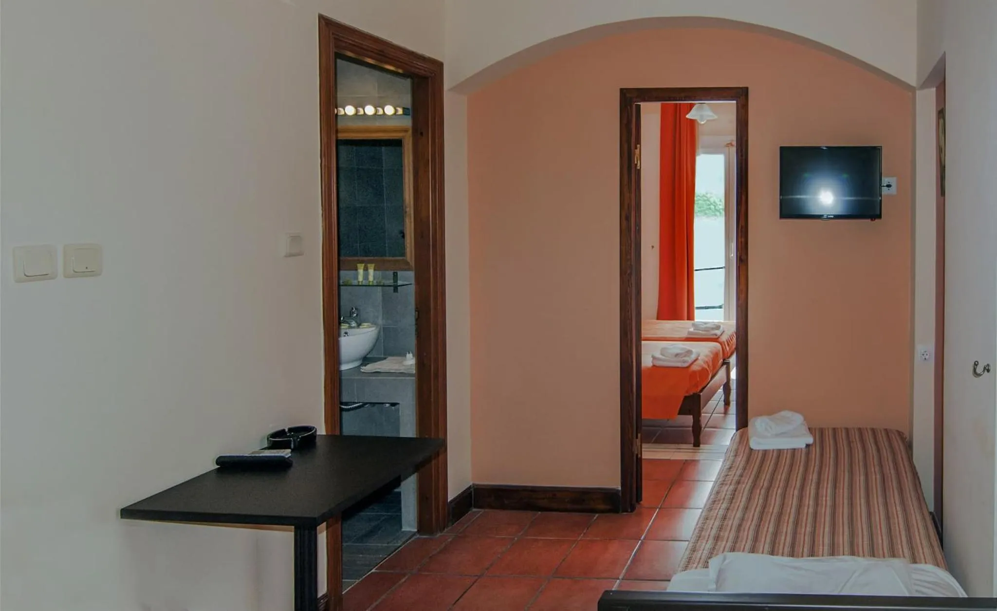 Photo of the whole room, Bed in Golden View