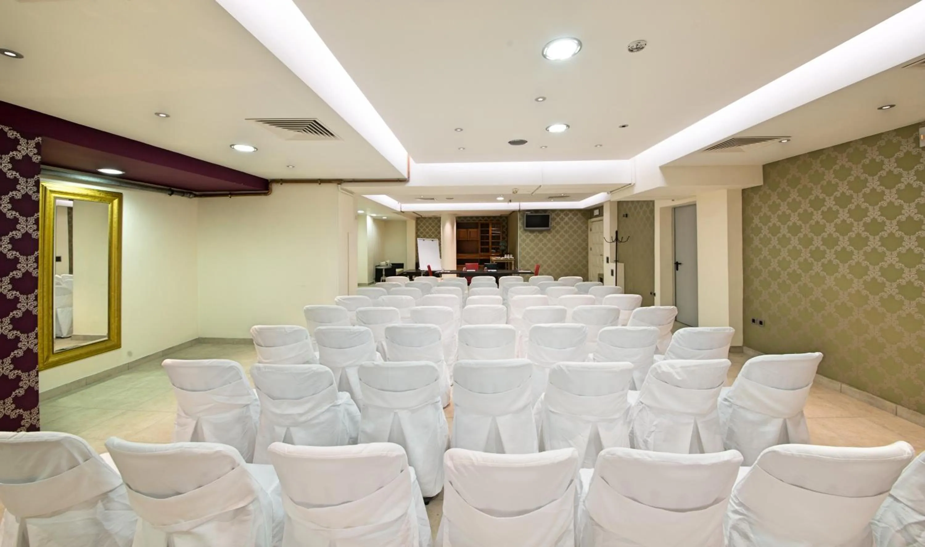 Business facilities in Comfy Boutique Hotel