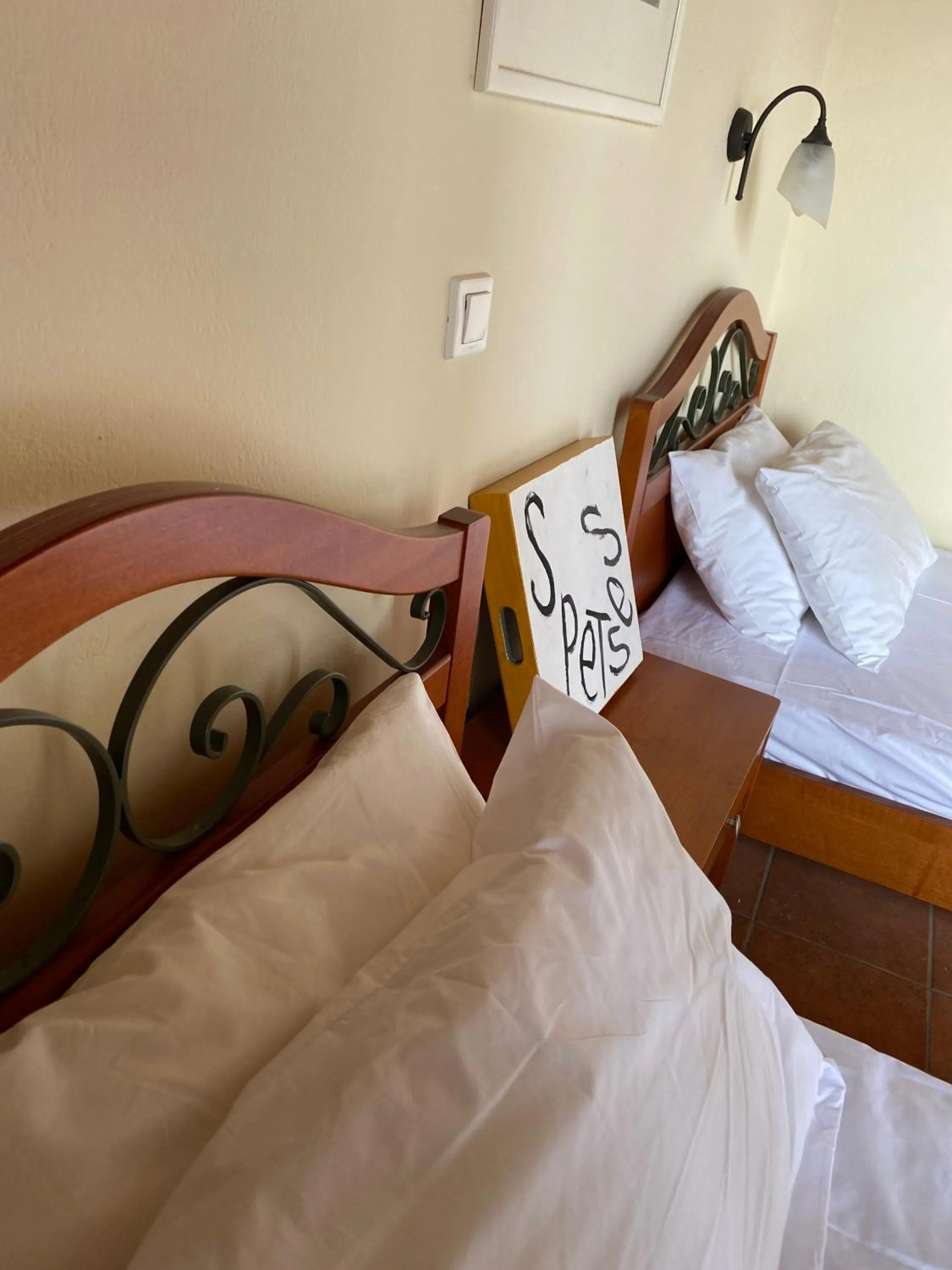 Decorative detail in A Hotel Faros