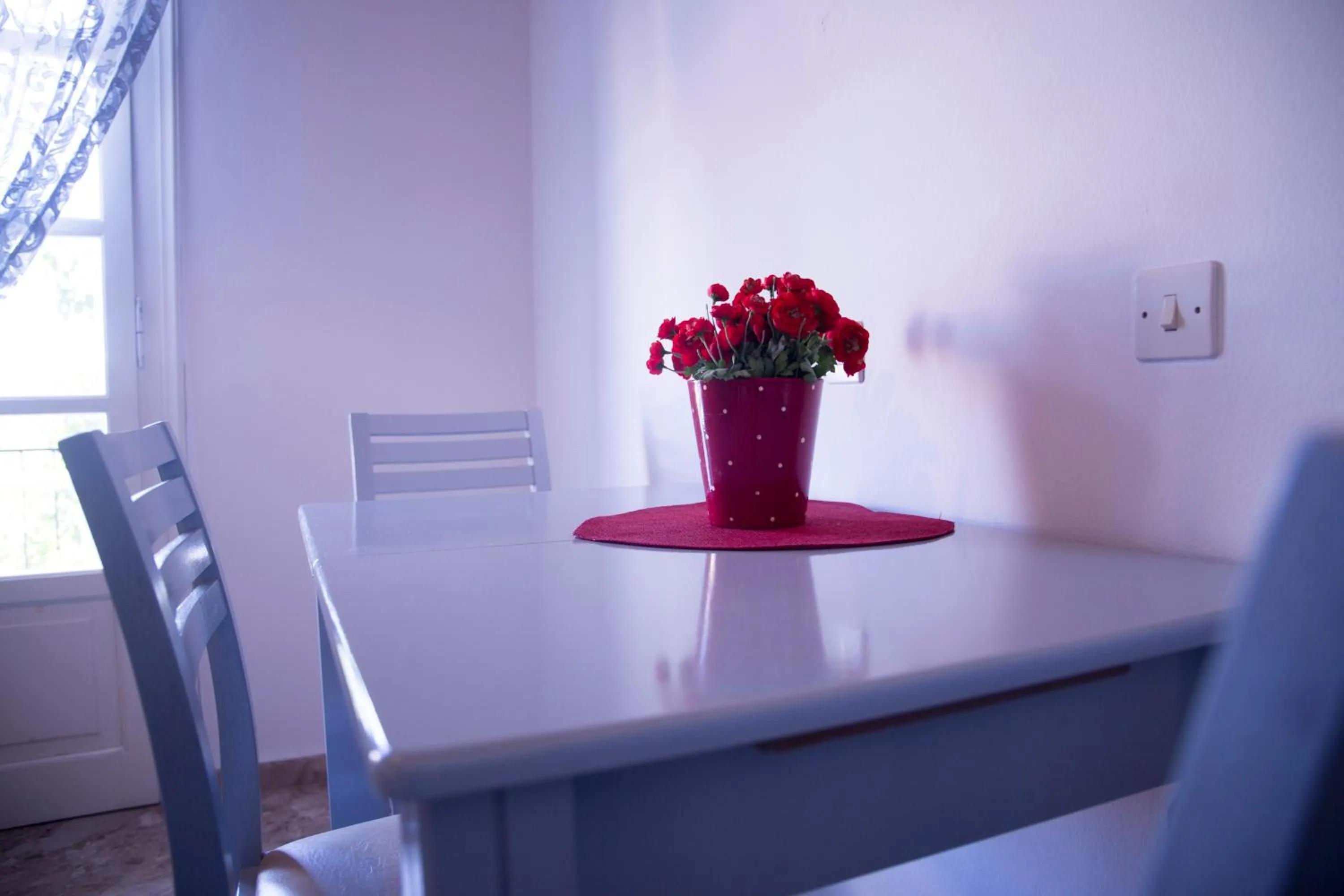 Dining area in Bay's