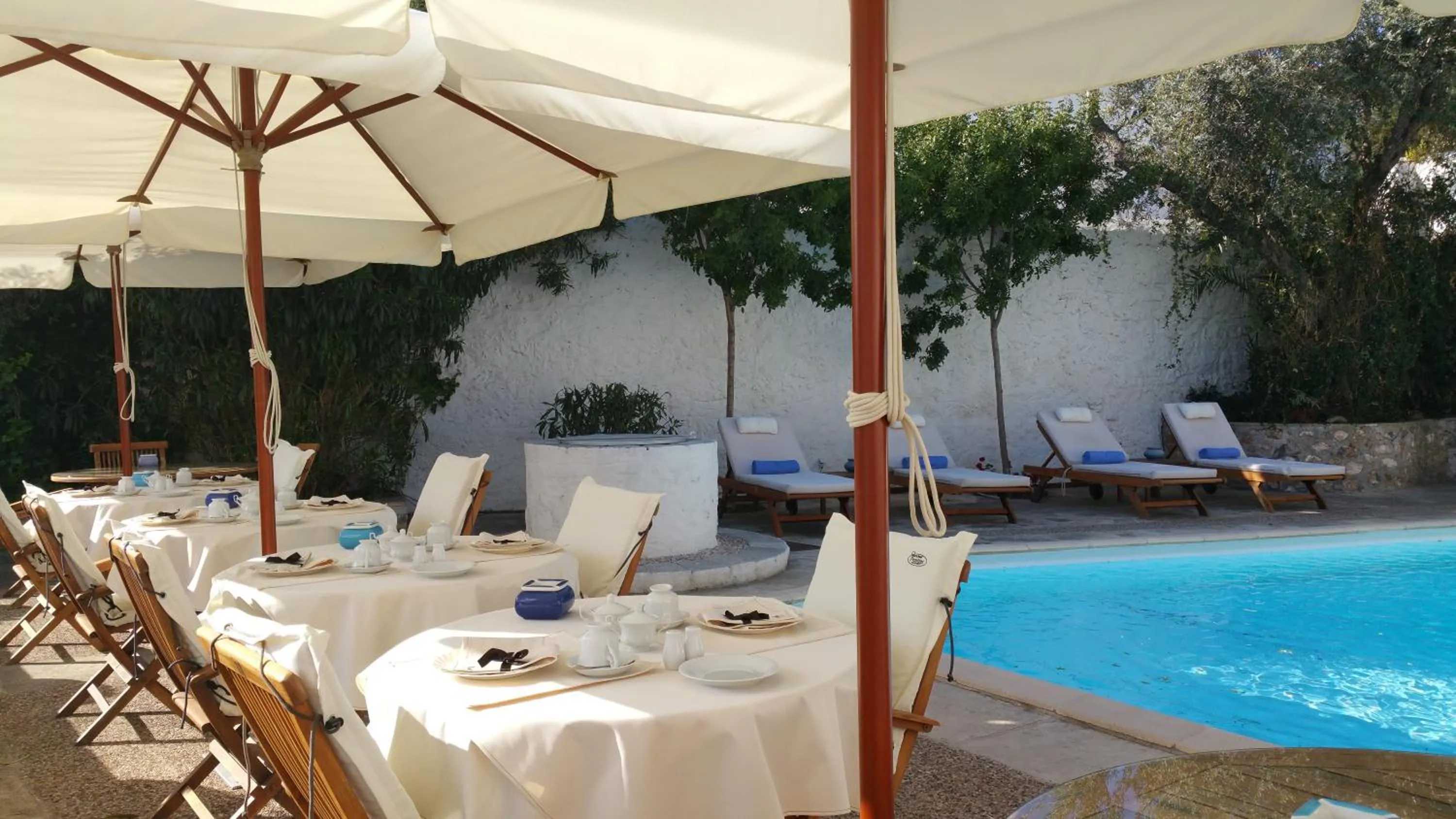 Restaurant/places to eat in Economou Mansion