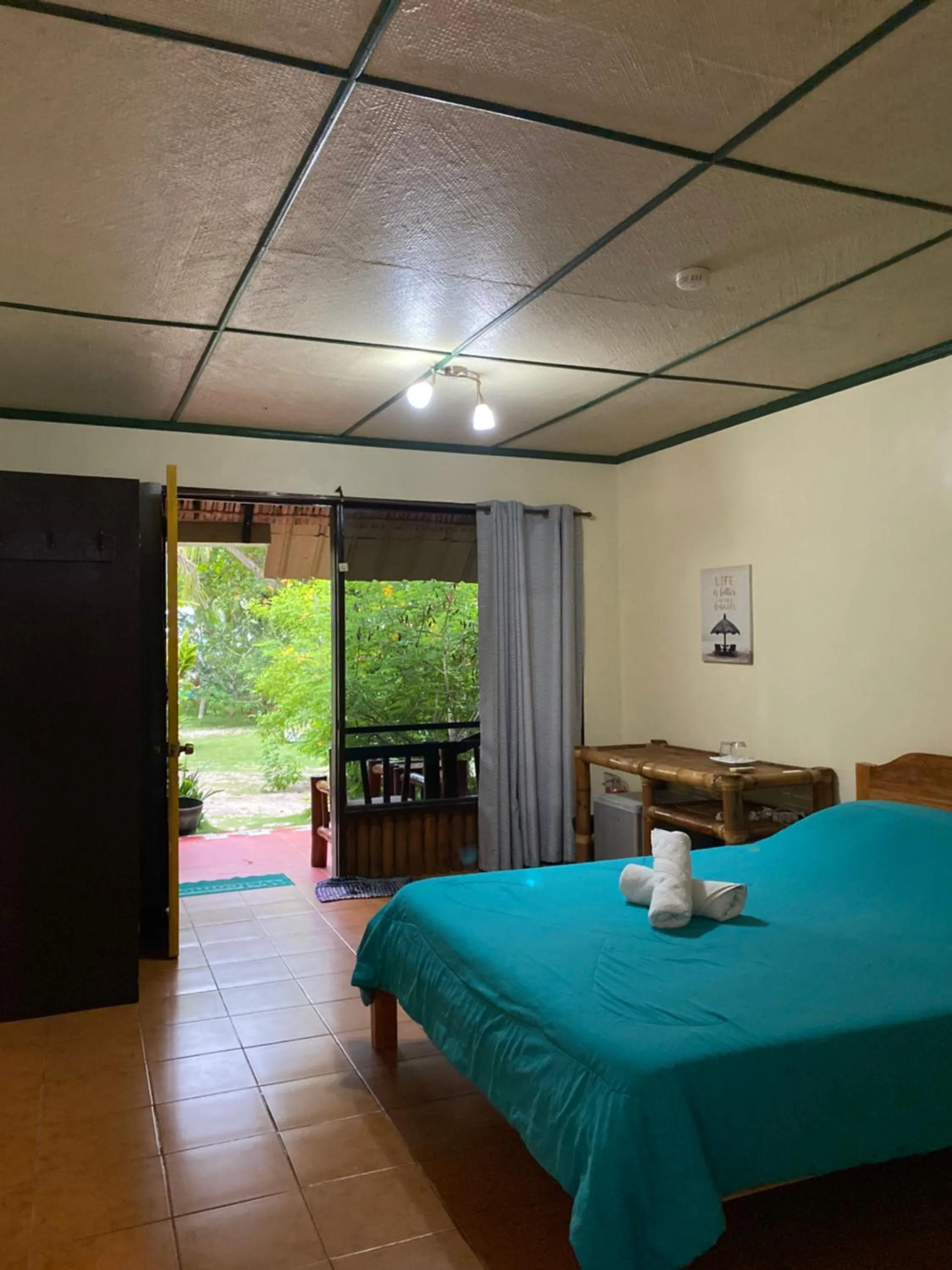 Bed in Ravenala Beach Bungalows