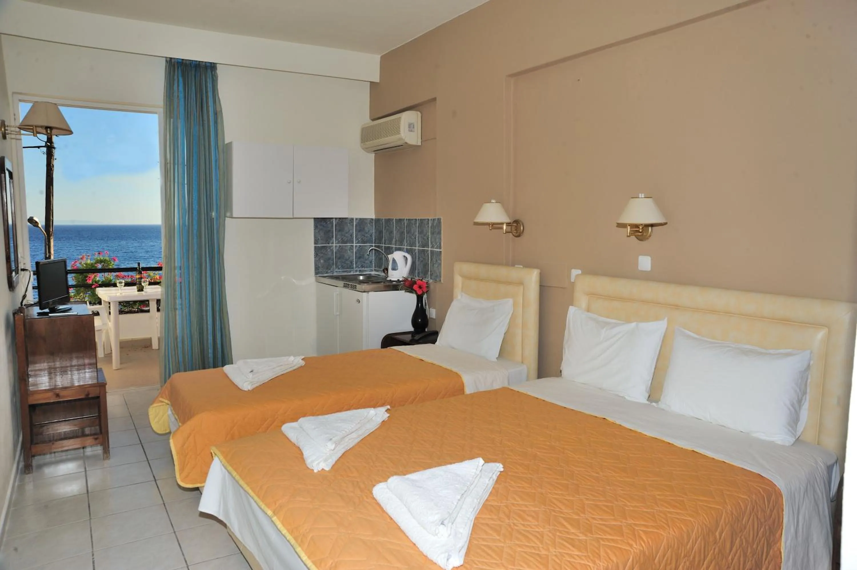 Bedroom, Bed in Creta Mare Hotel