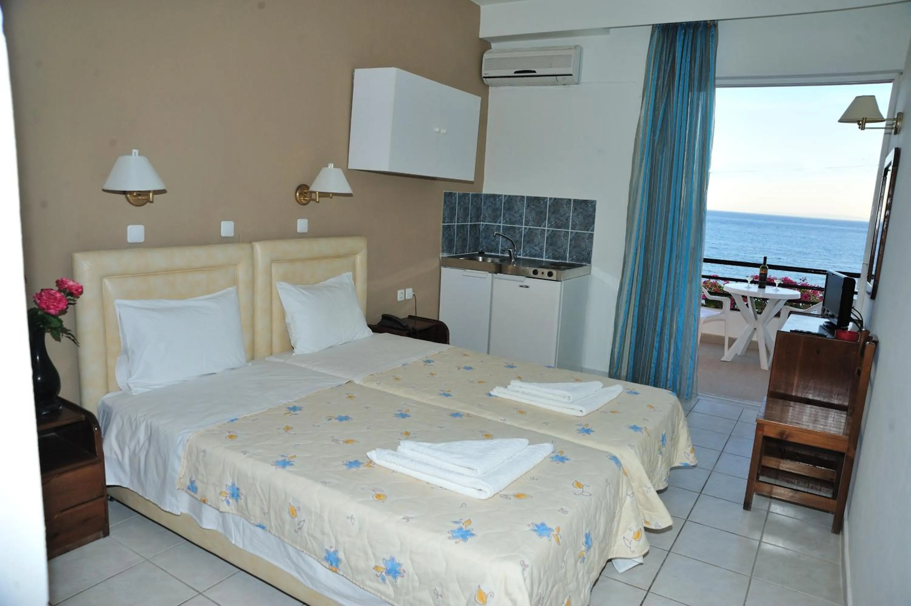 Day, Bed in Creta Mare Hotel