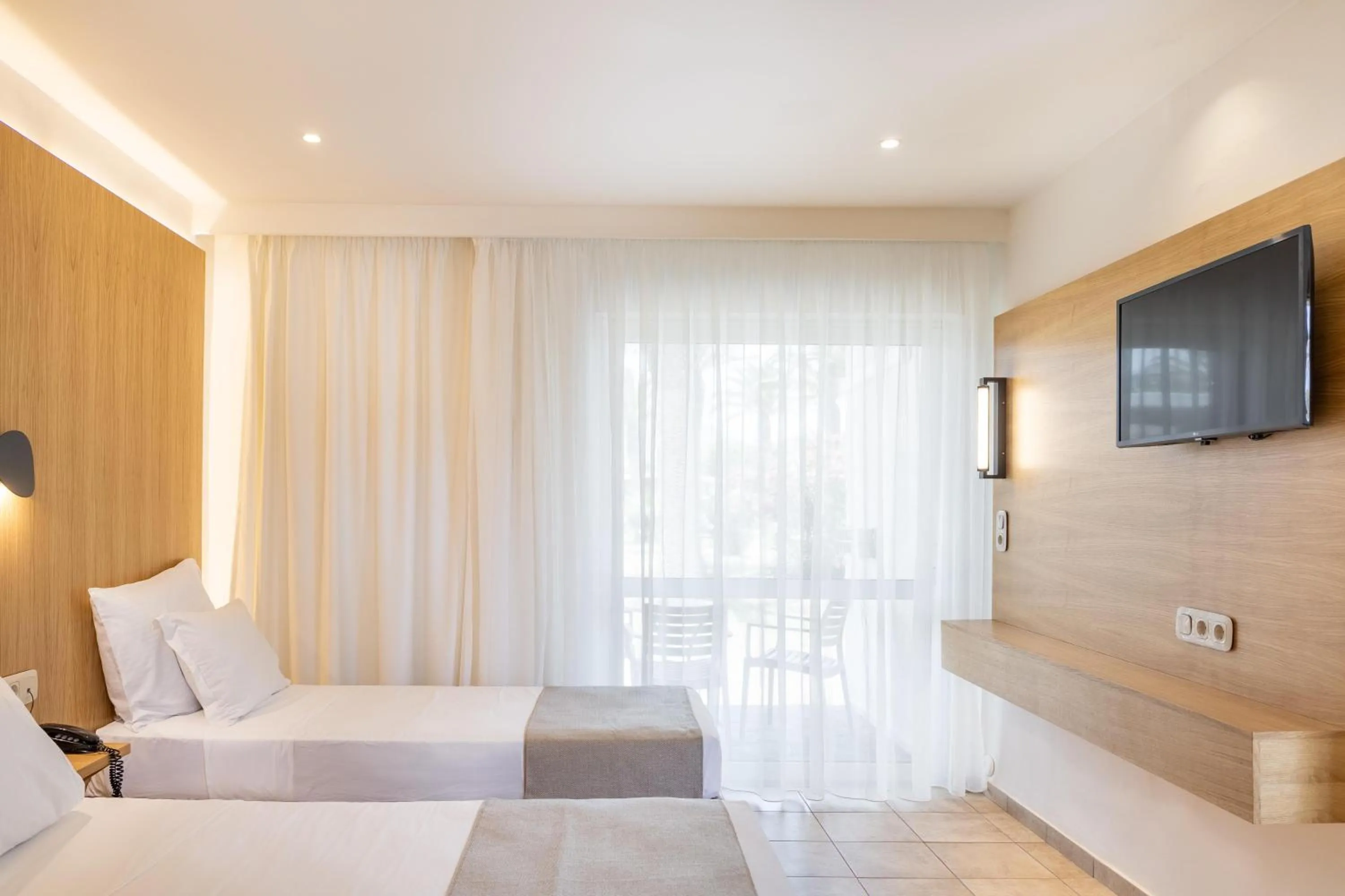 Photo of the whole room, Bed in Civitel Creta Beach