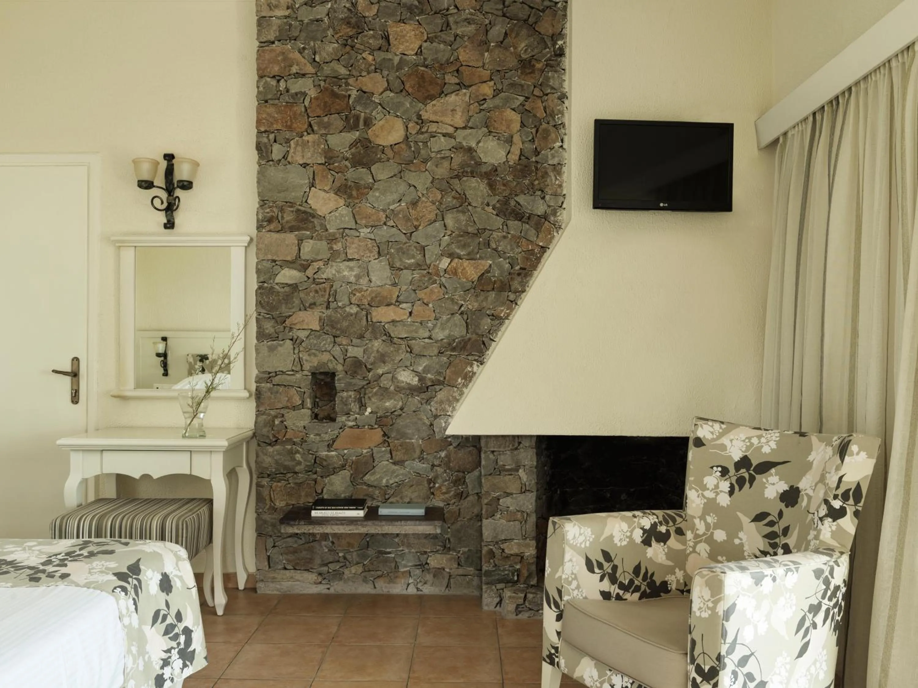 Photo of the whole room, Bed in Civitel Creta Beach