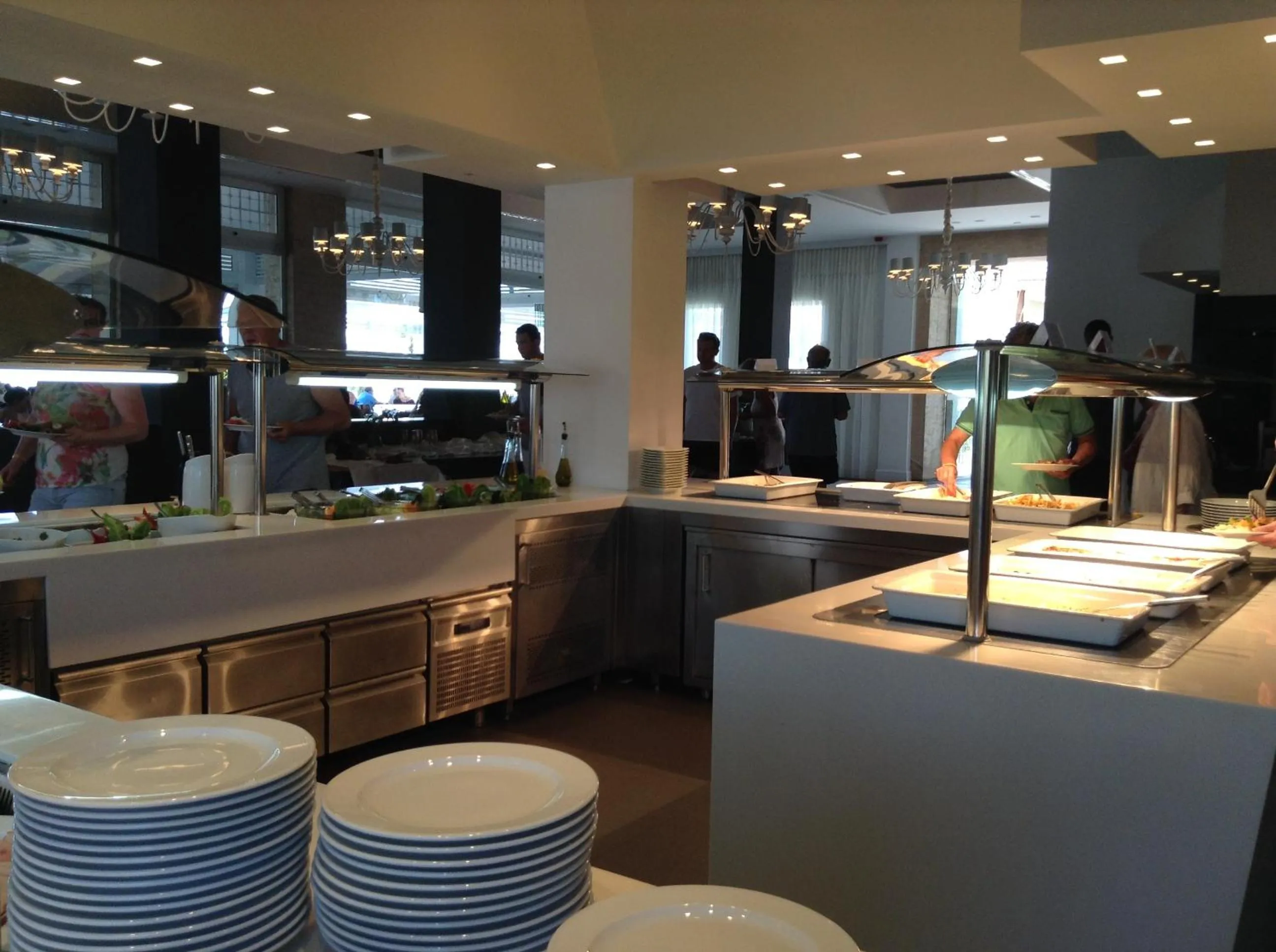 Restaurant/places to eat in Pelagos Suites Hotel & Spa