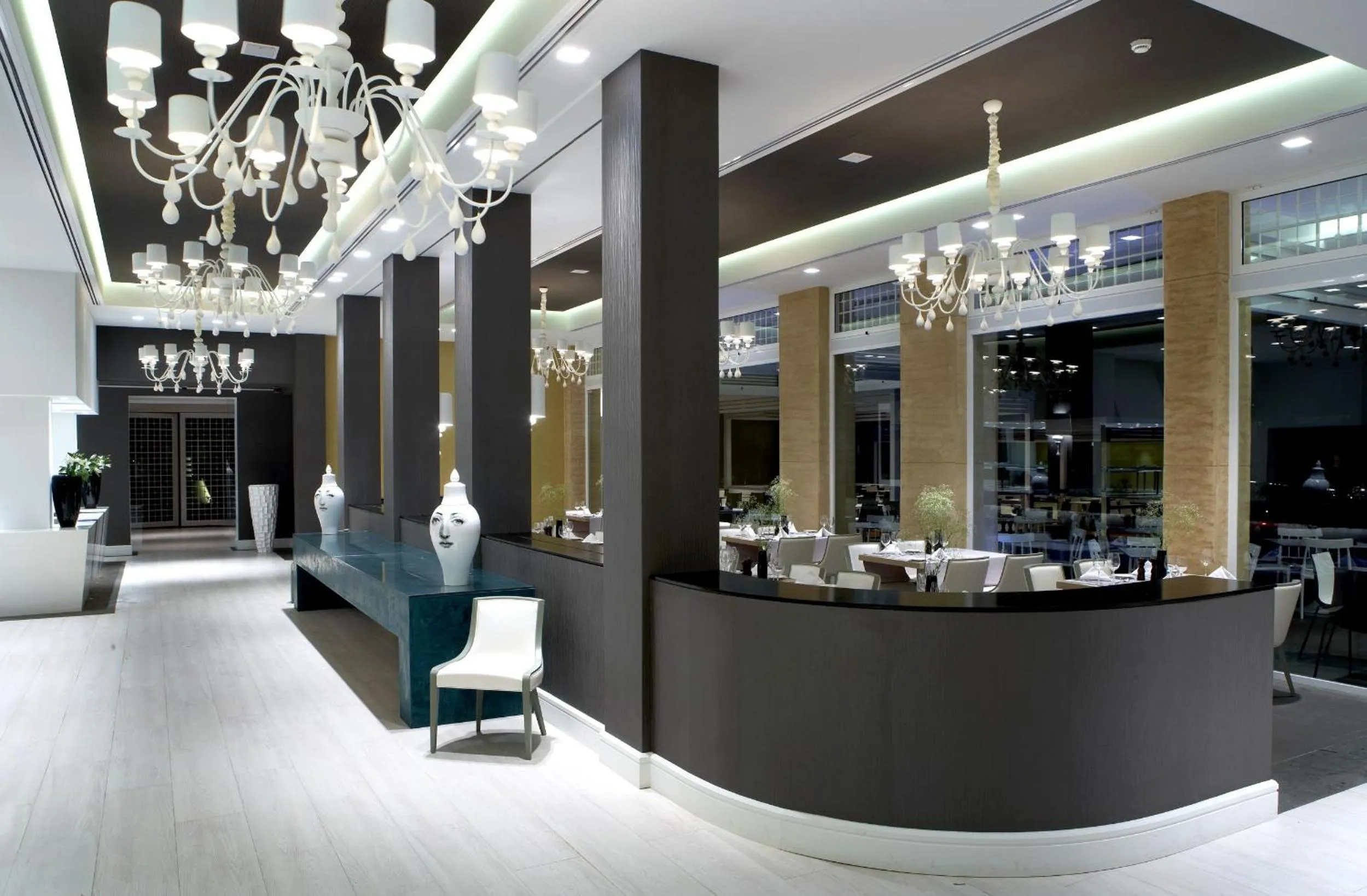 Restaurant/places to eat in Pelagos Suites Hotel & Spa