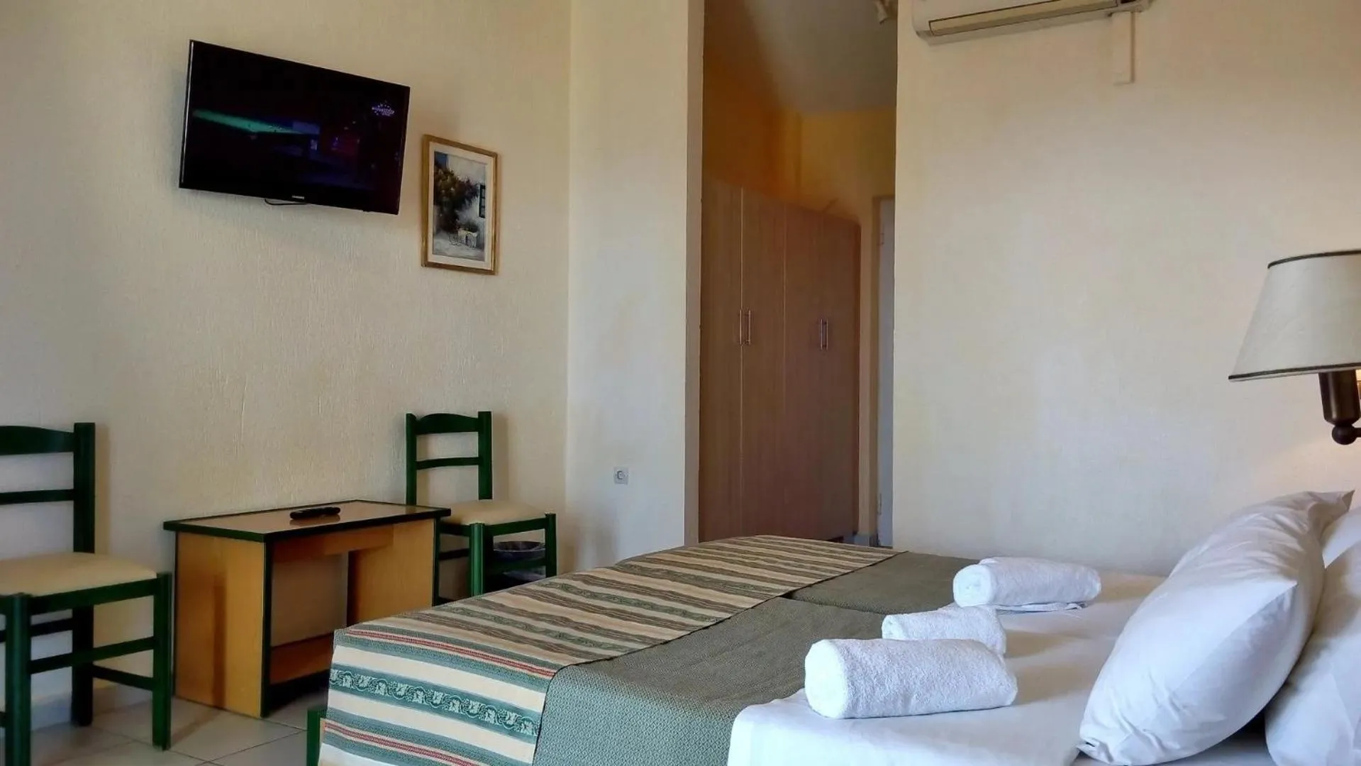 Bed in Porto Skala Village Hotel