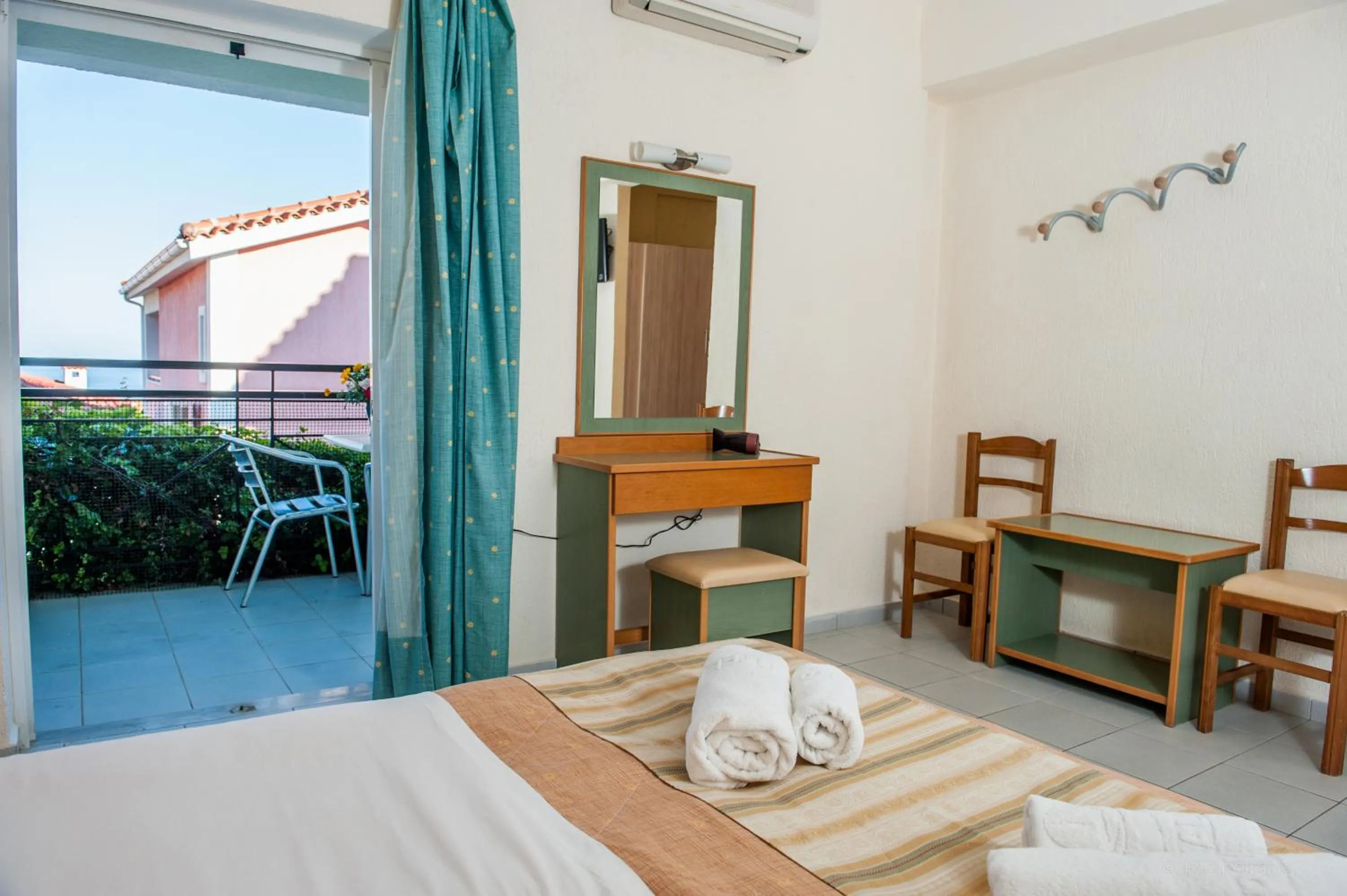 Bed in Porto Skala Village Hotel