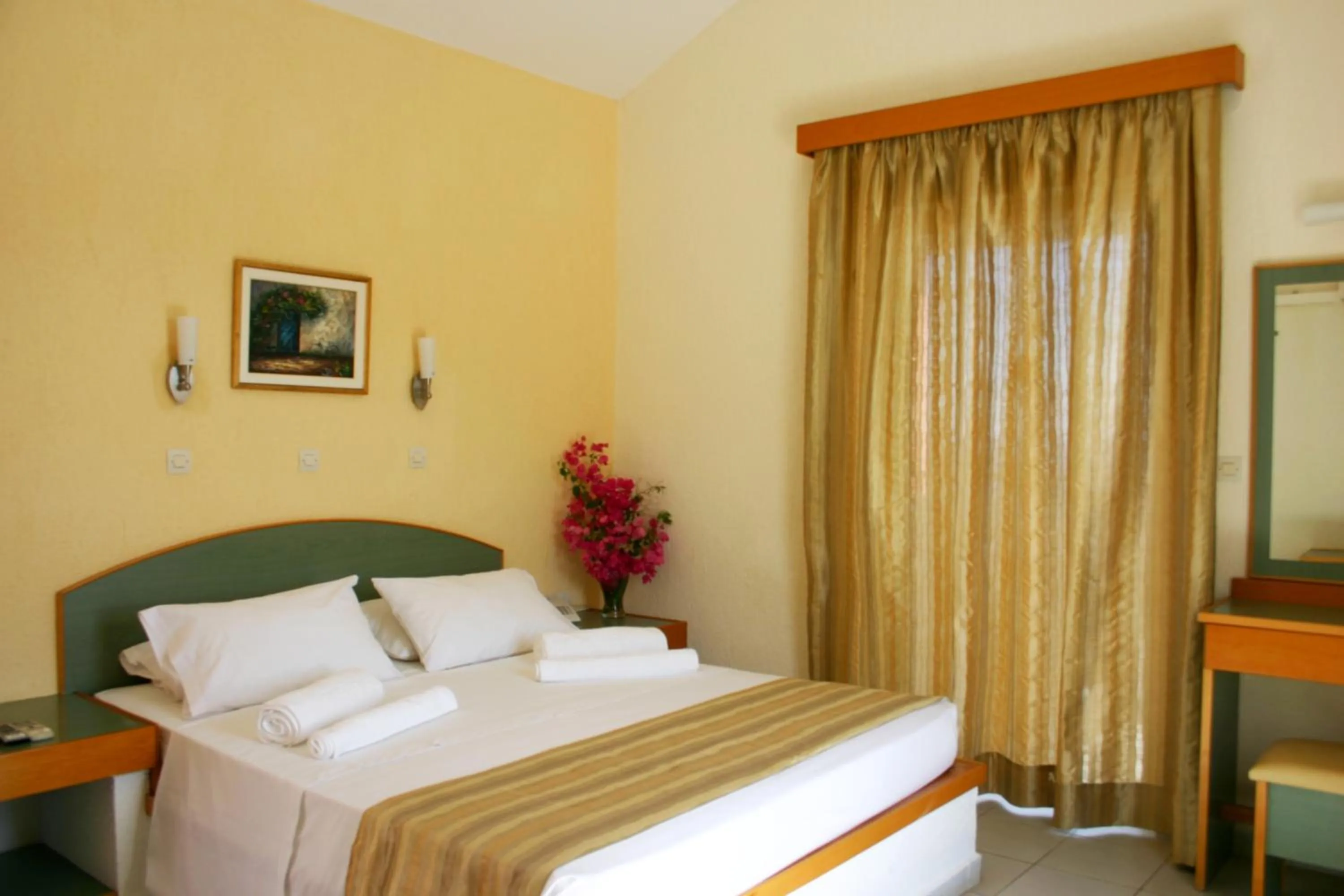 Bed in Porto Skala Village Hotel