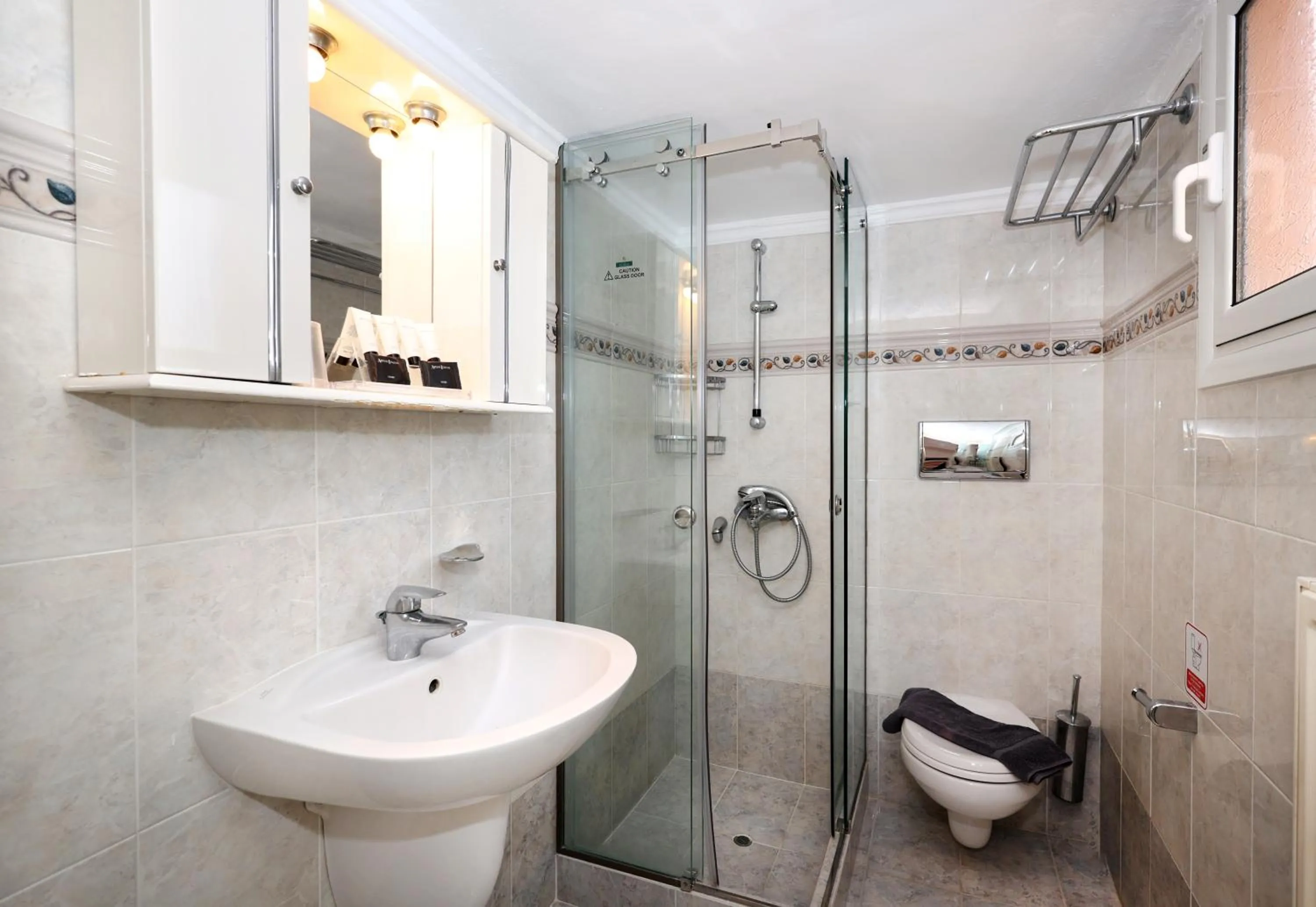 Bathroom in Hotel Klonos - Kyriakos Klonos