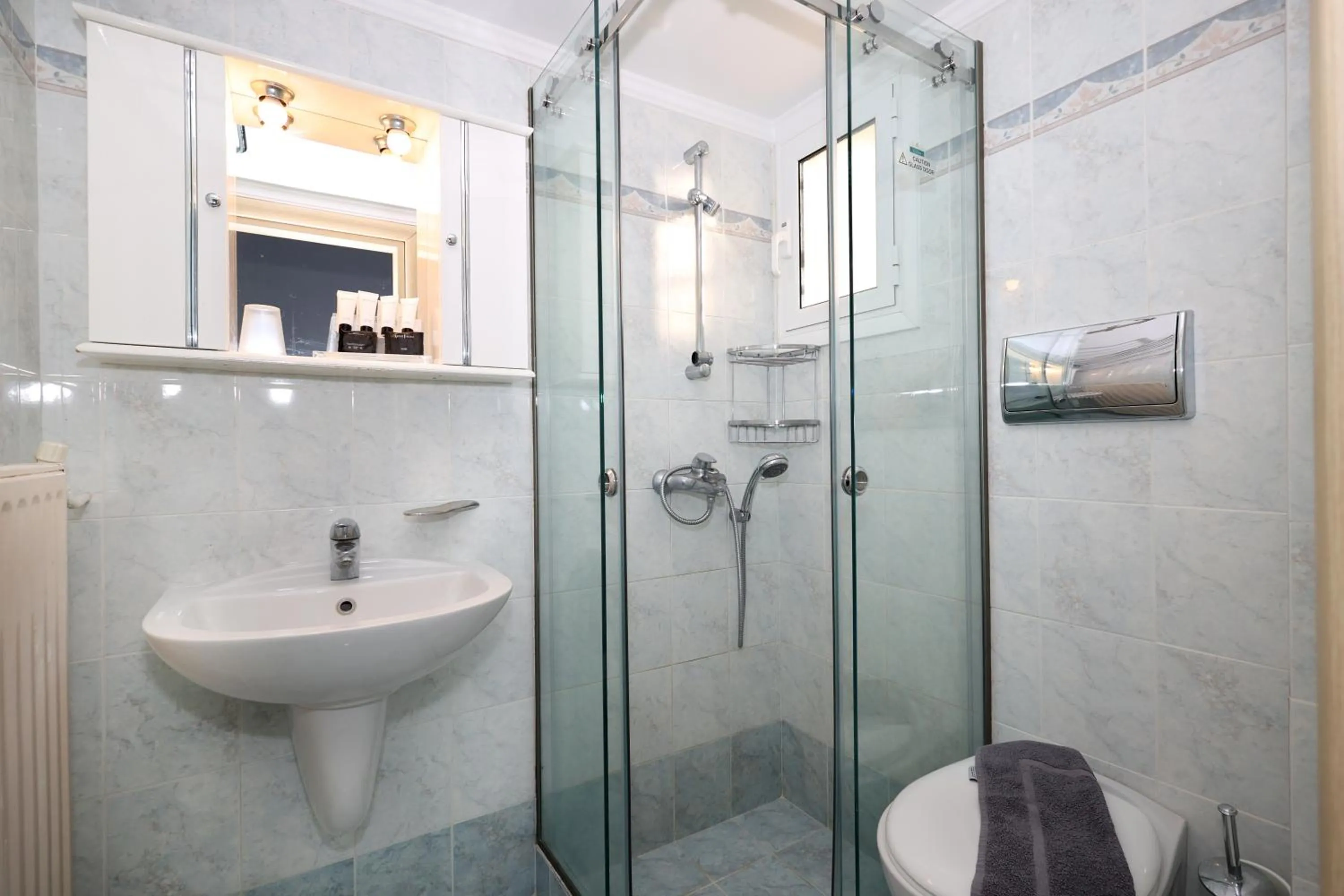 Bathroom in Hotel Klonos - Kyriakos Klonos