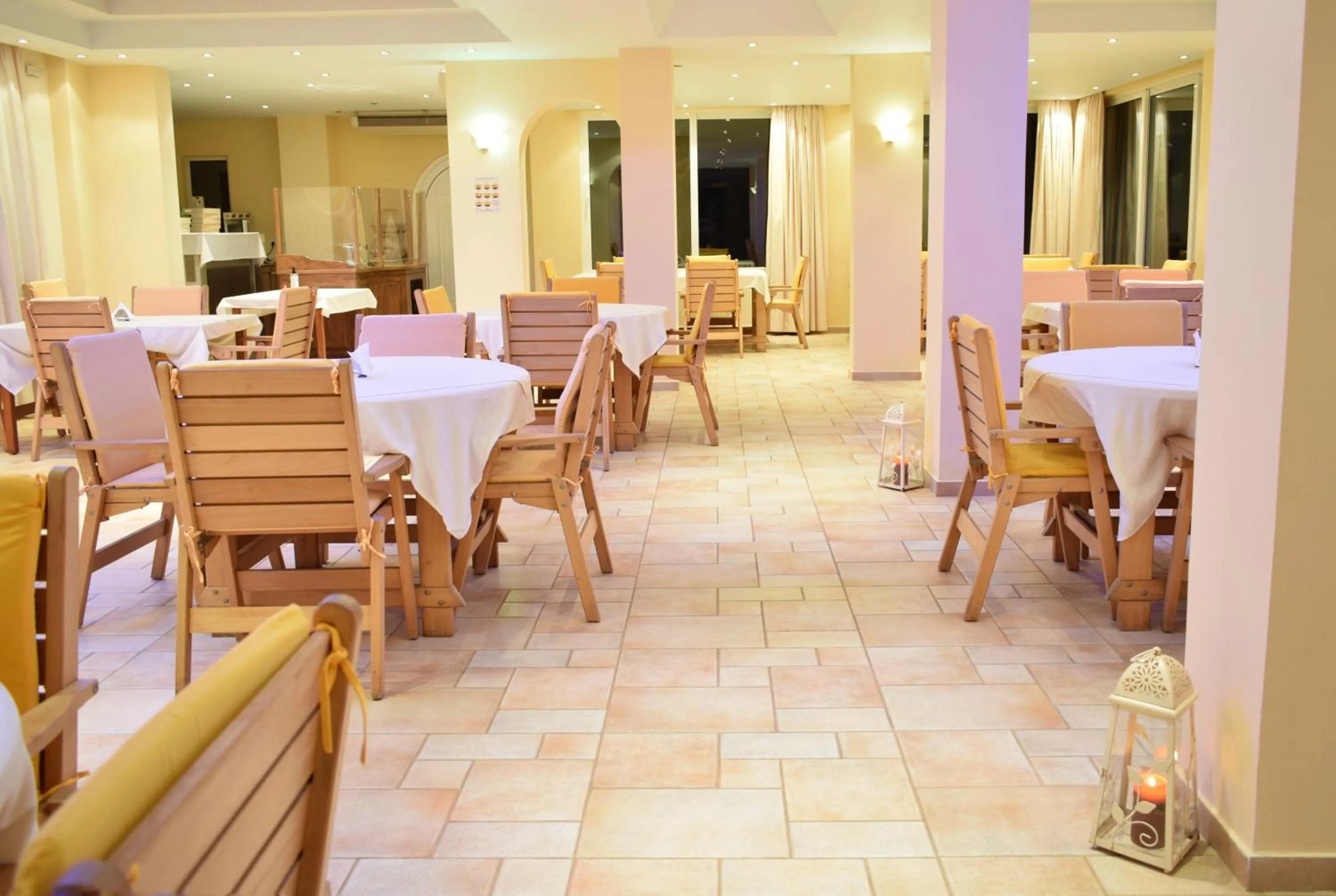 Restaurant/places to eat in Hotel Klonos - Kyriakos Klonos