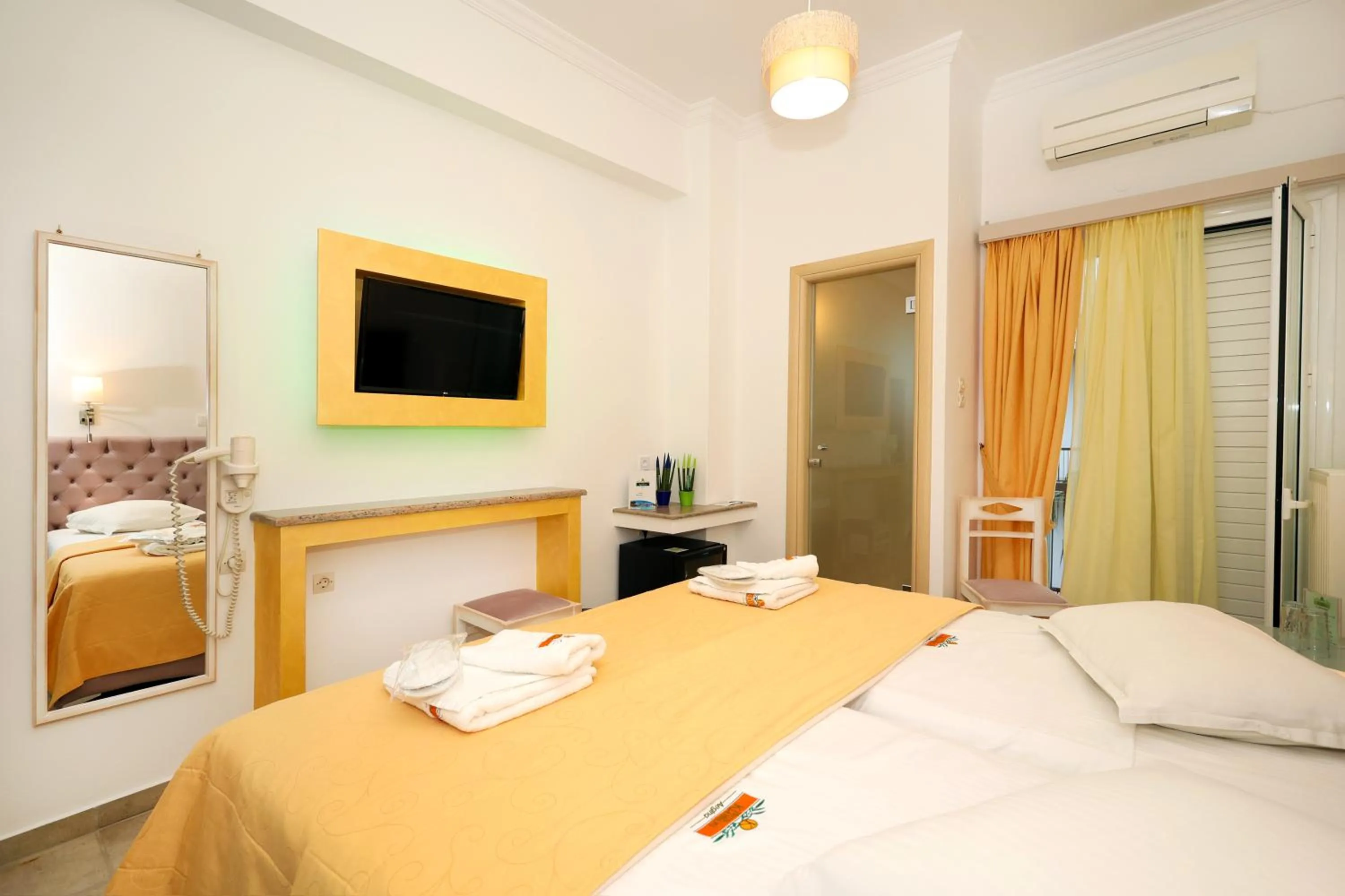 Photo of the whole room in Hotel Klonos - Kyriakos Klonos