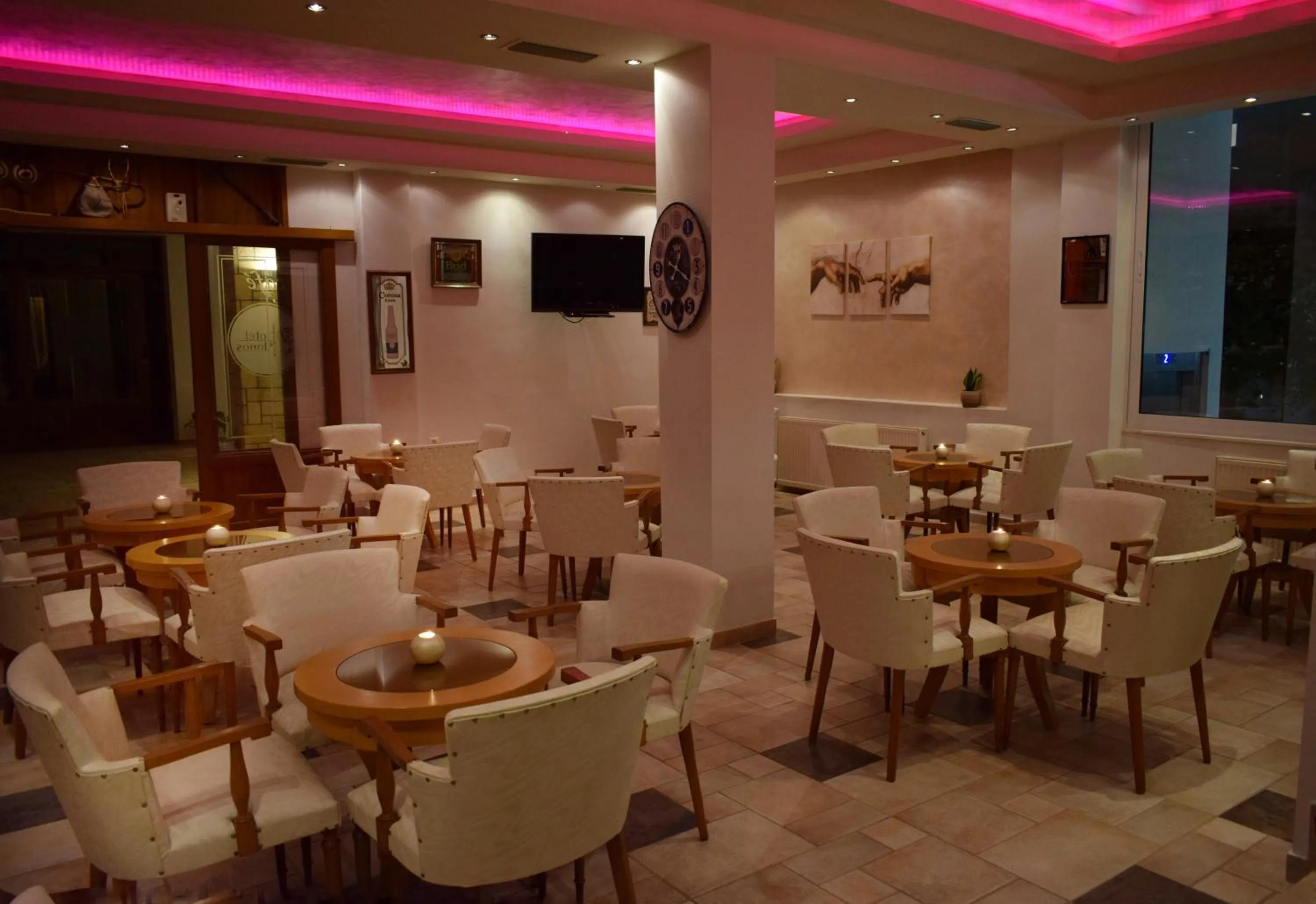 Lounge or bar in Hotel Klonos - Kyriakos Klonos