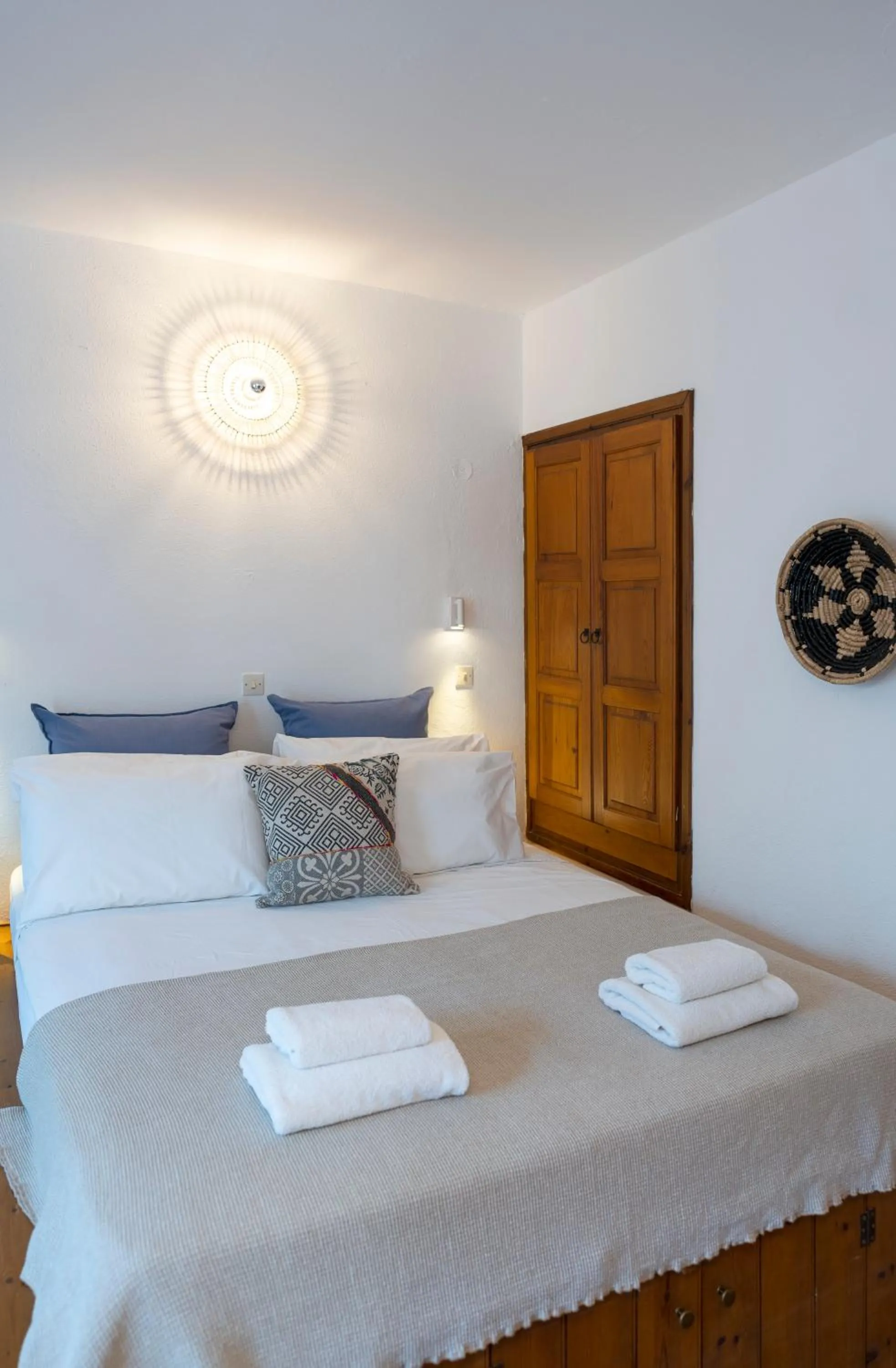 Bed in Maris Lindos Suites & Apartments