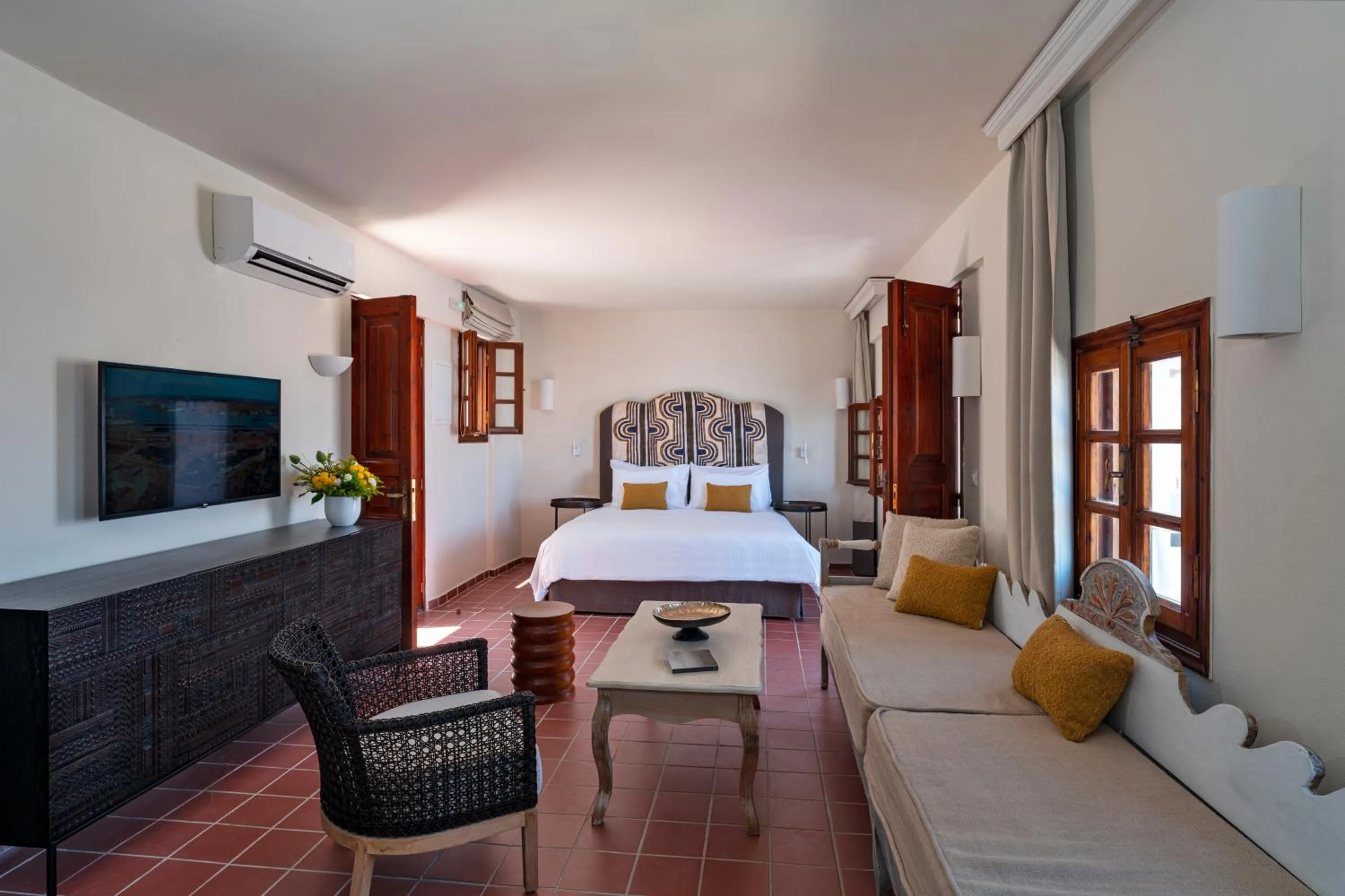 Photo of the whole room, Bed in Maris Lindos Suites & Apartments