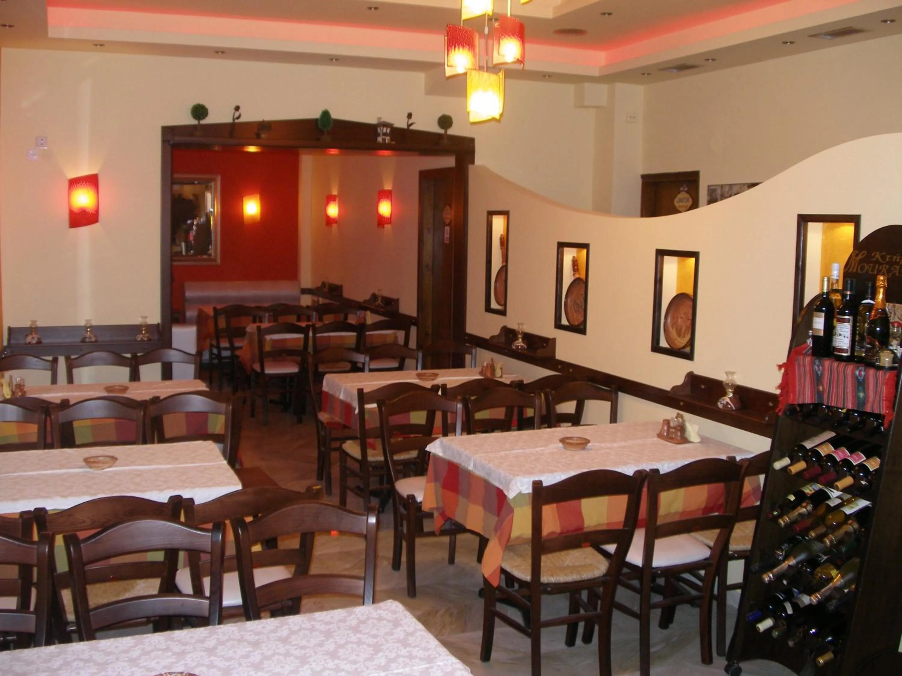 Restaurant/places to eat in Hotel White Rose Beach