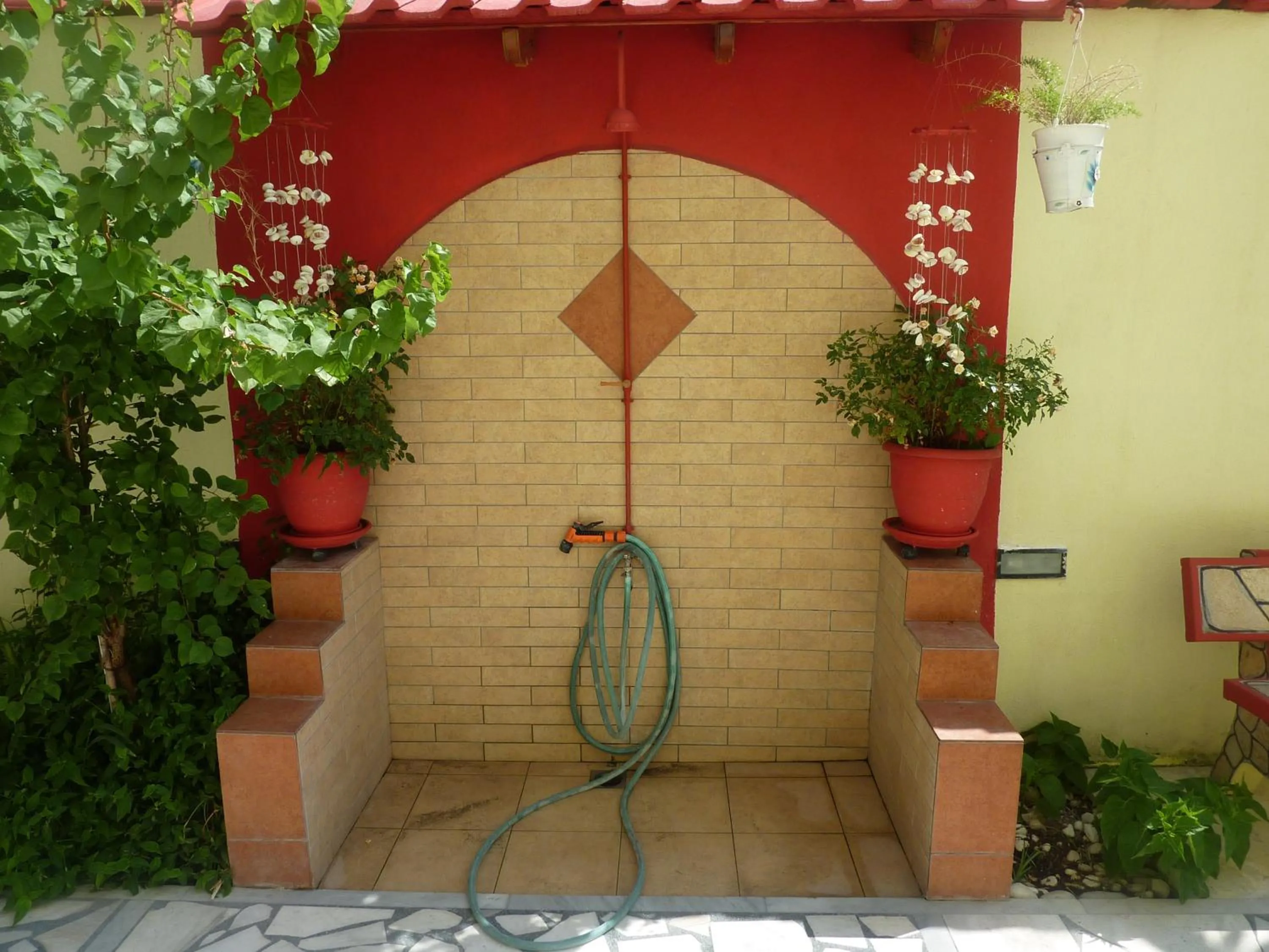 Garden in Hotel White Rose Beach