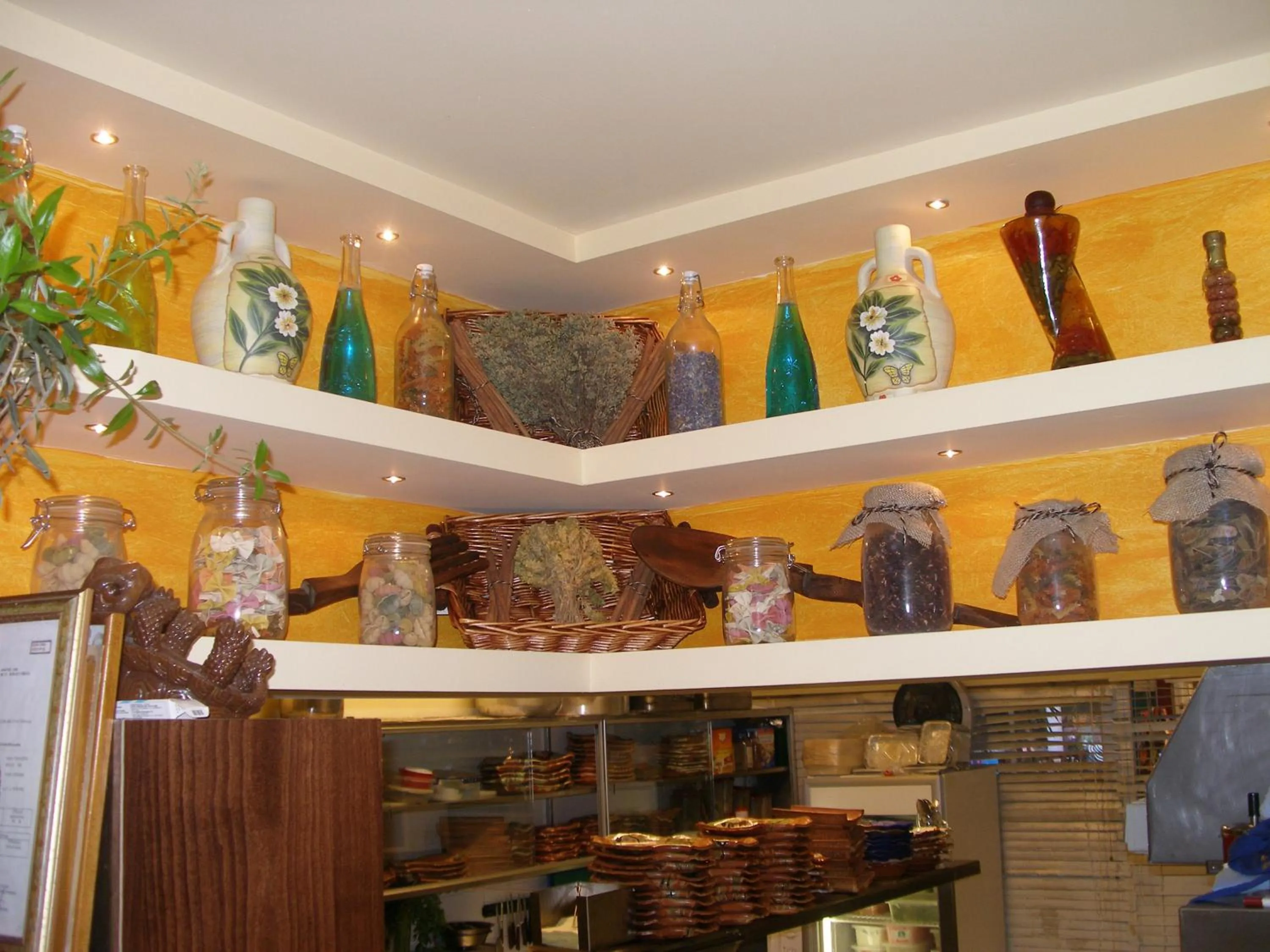 Restaurant/places to eat in Hotel White Rose Beach