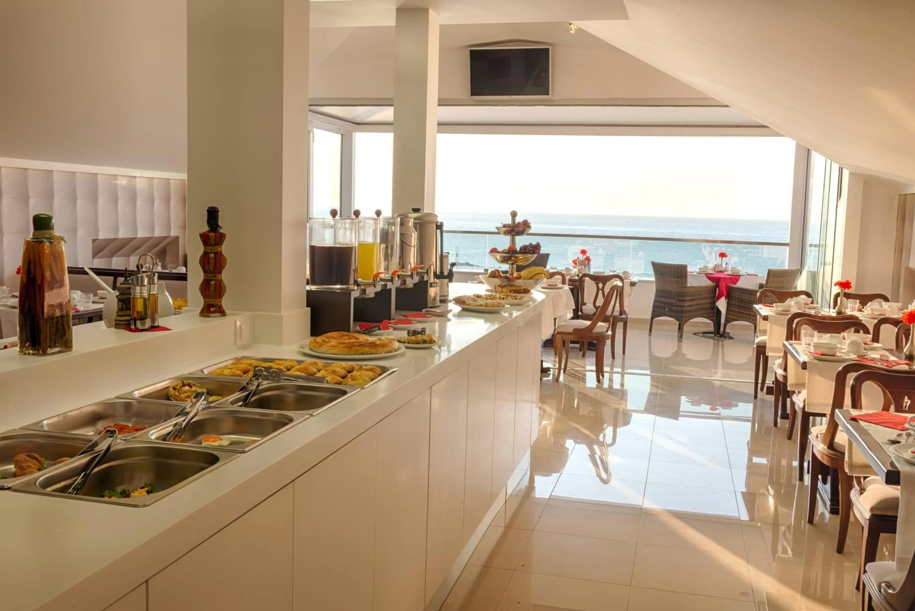 Restaurant/places to eat in Kymata