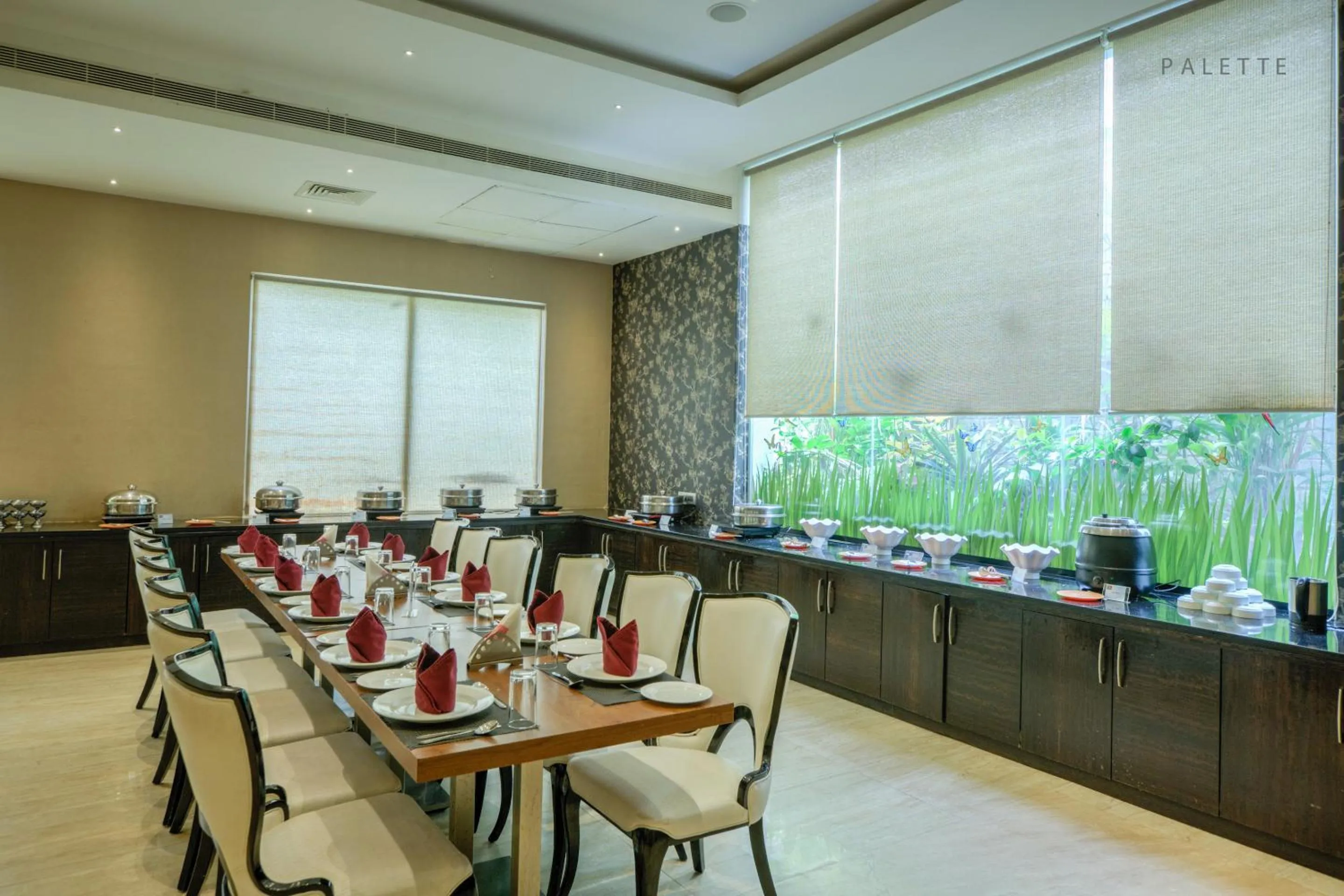 Restaurant/places to eat in Hotel Pioneer Grand Palace