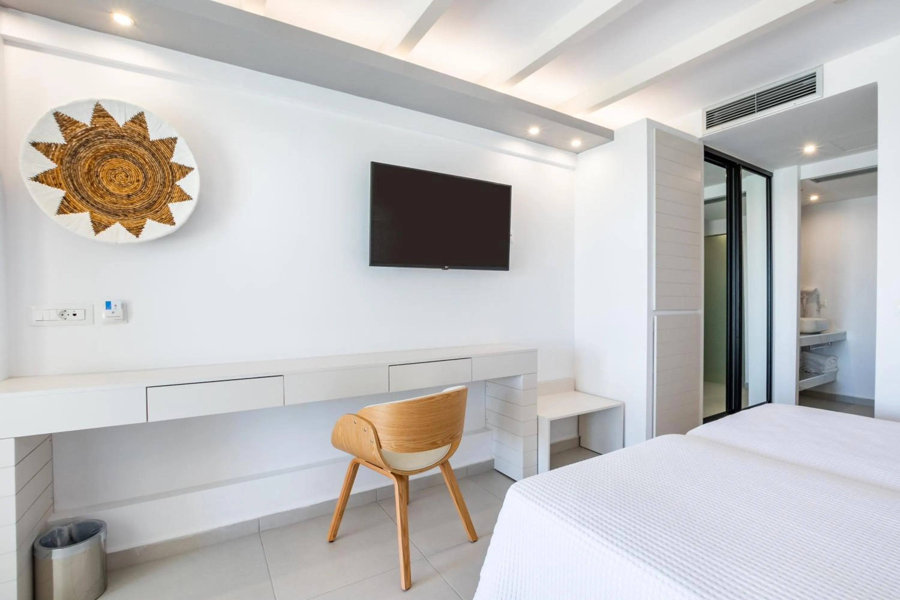 TV and multimedia, Bed in Konstantinos Palace