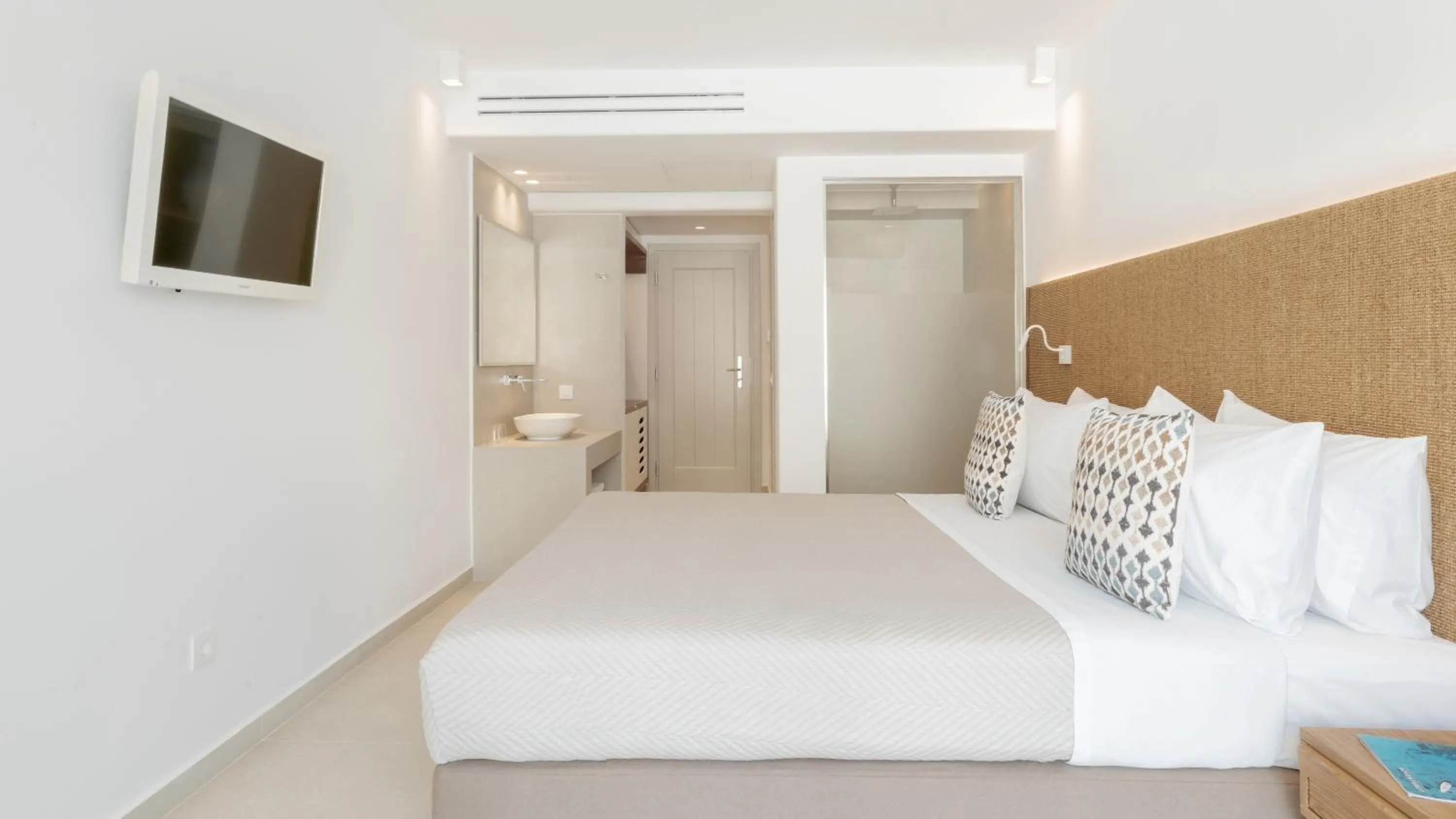 Bed in Manoula's Beach Mykonos Resort