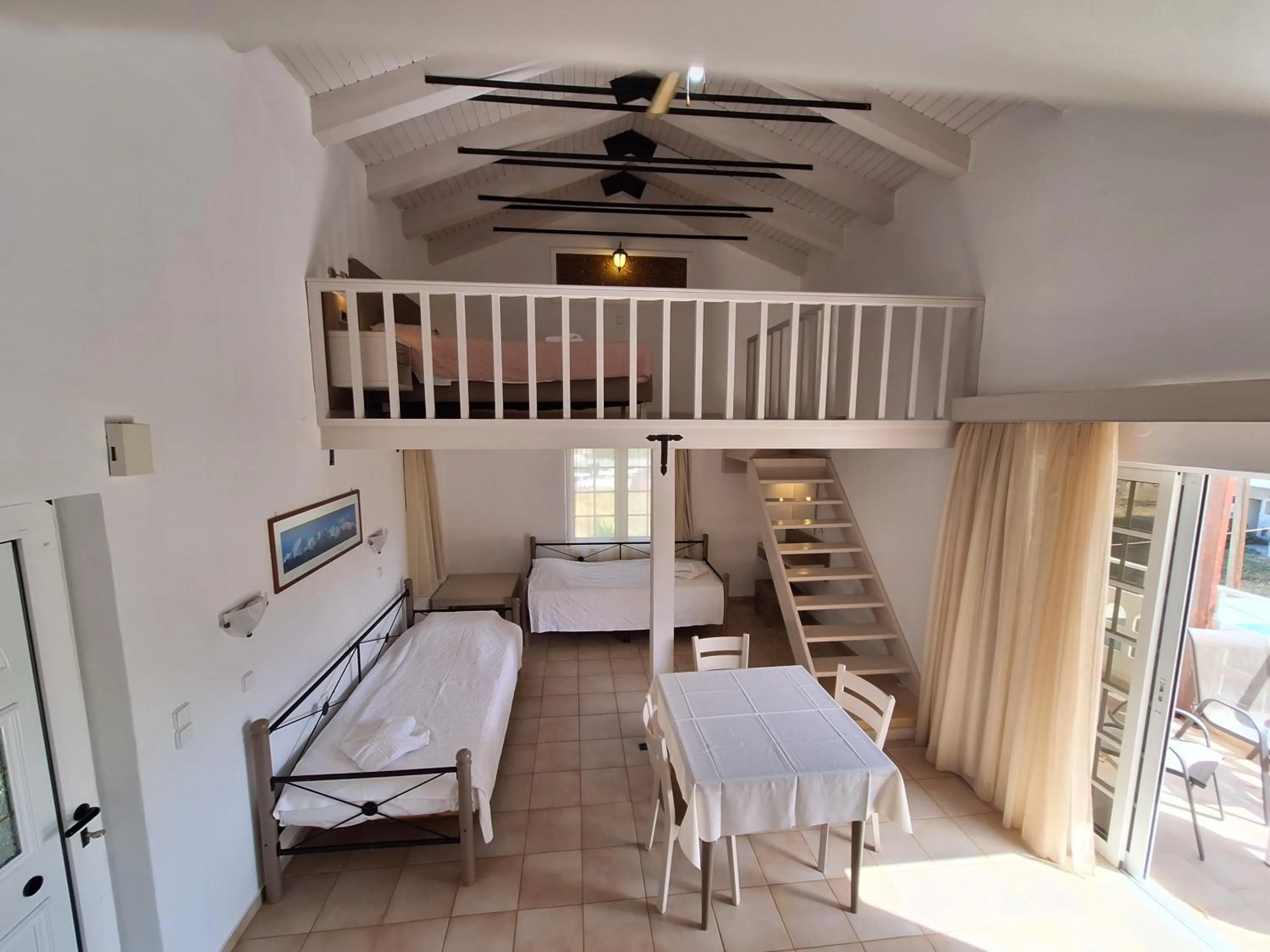 Photo of the whole room, Bed in Perla Beach