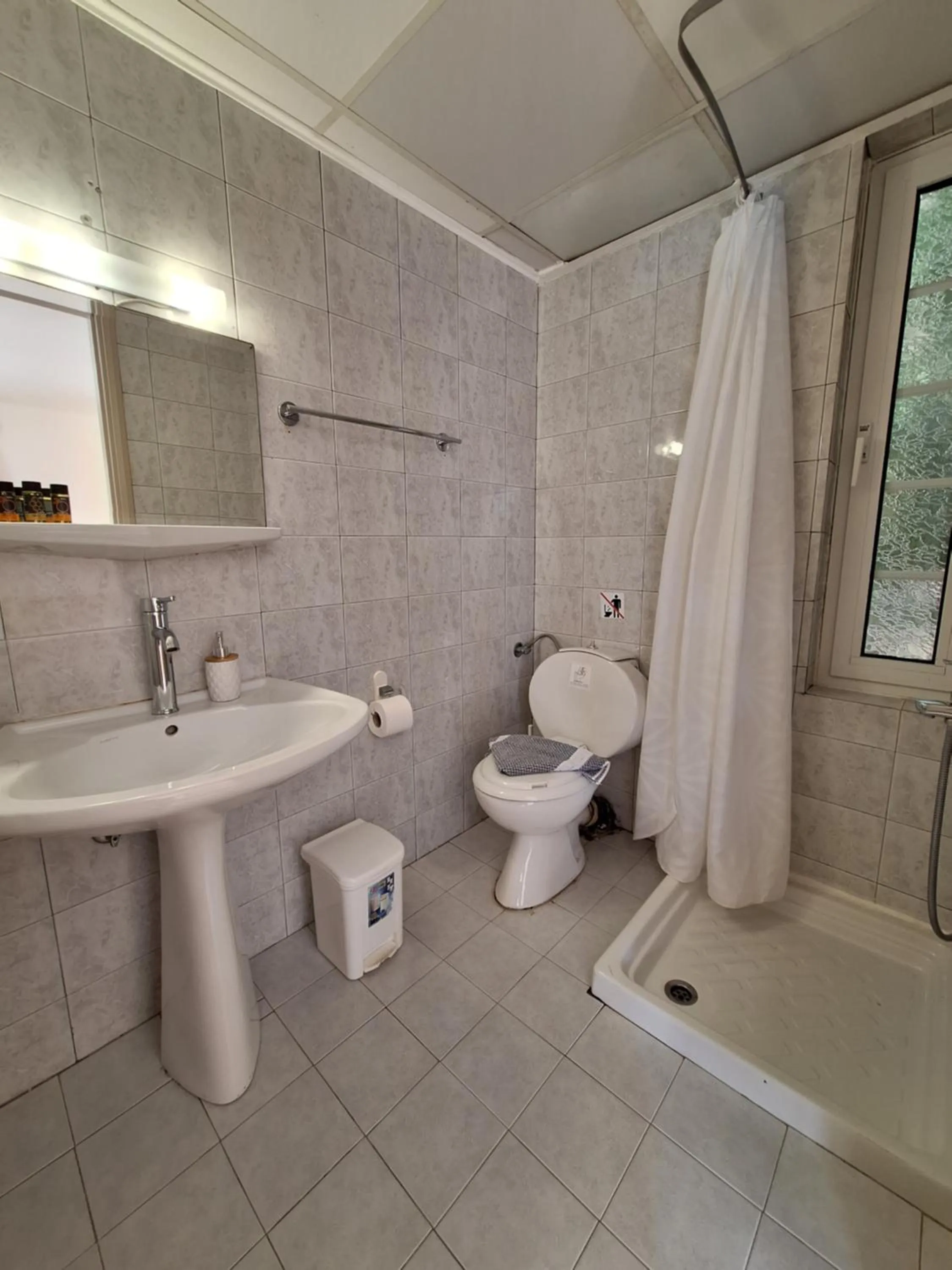 Shower in Perla Beach